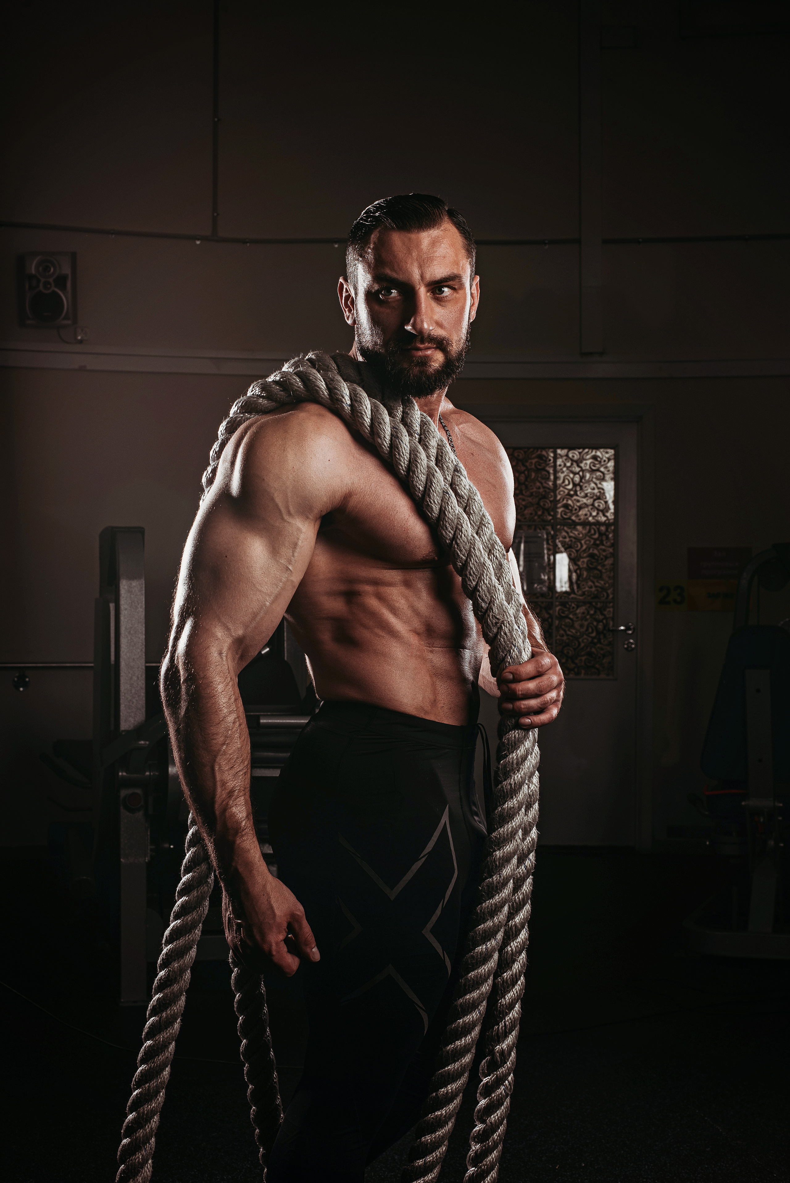 Виталий в спортивном зале. Детский и семейный фотограф выпускной альбом Приморско-Ахтарск