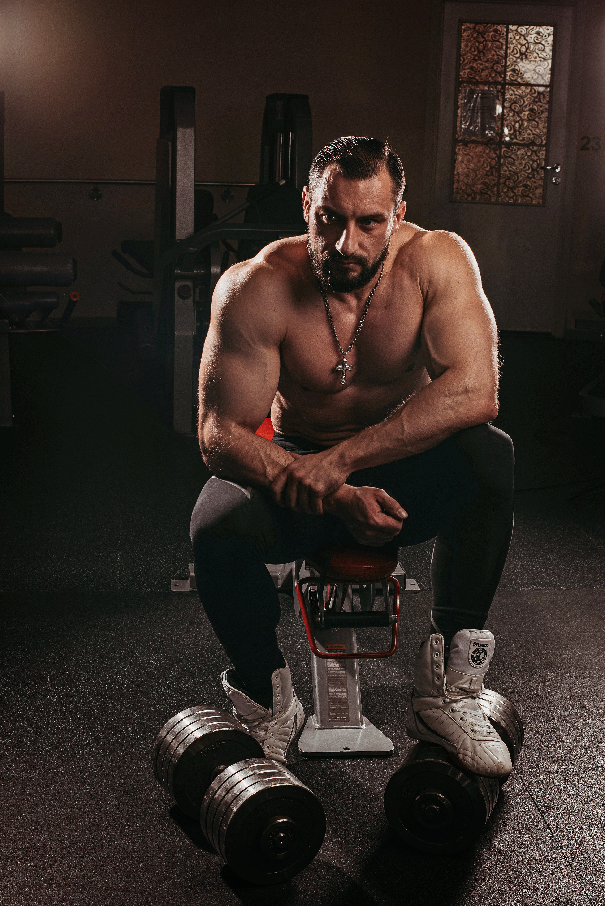 Виталий в спортивном зале. Детский и семейный фотограф выпускной альбом Приморско-Ахтарск