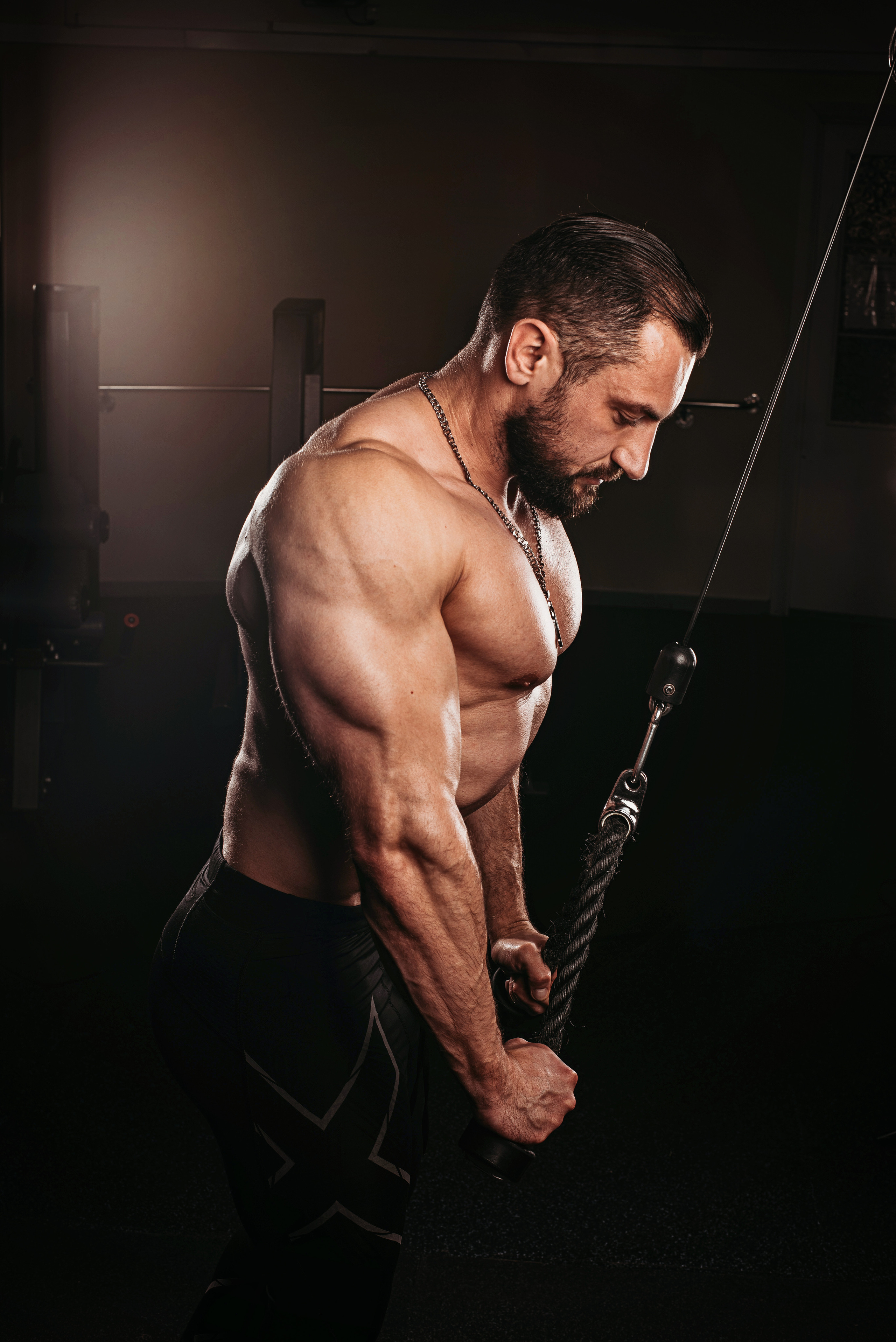 Виталий в спортивном зале. Детский и семейный фотограф выпускной альбом Приморско-Ахтарск