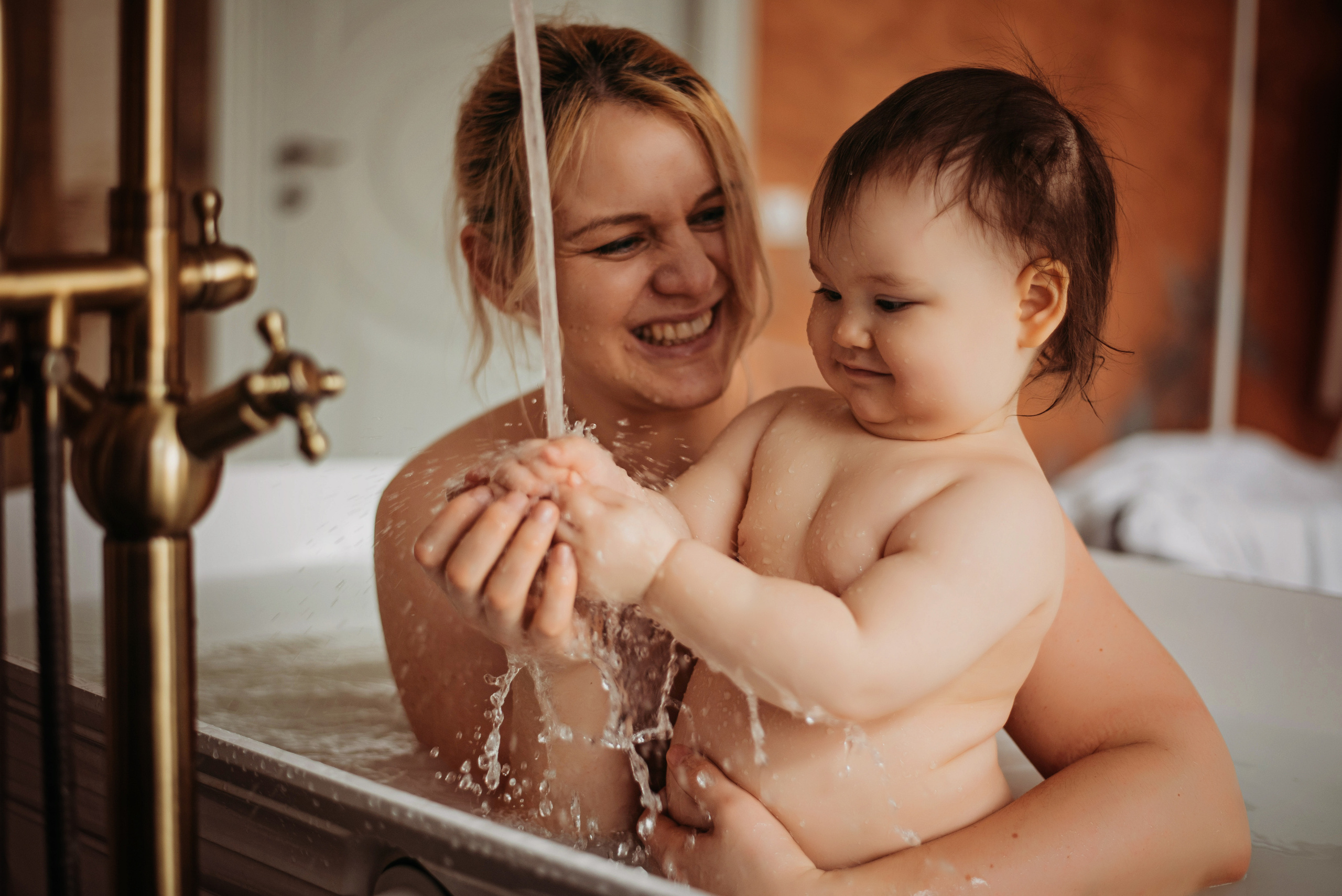 Ирина с семьей в яблонях. Детский и семейный фотограф выпускной альбом Приморско-Ахтарск