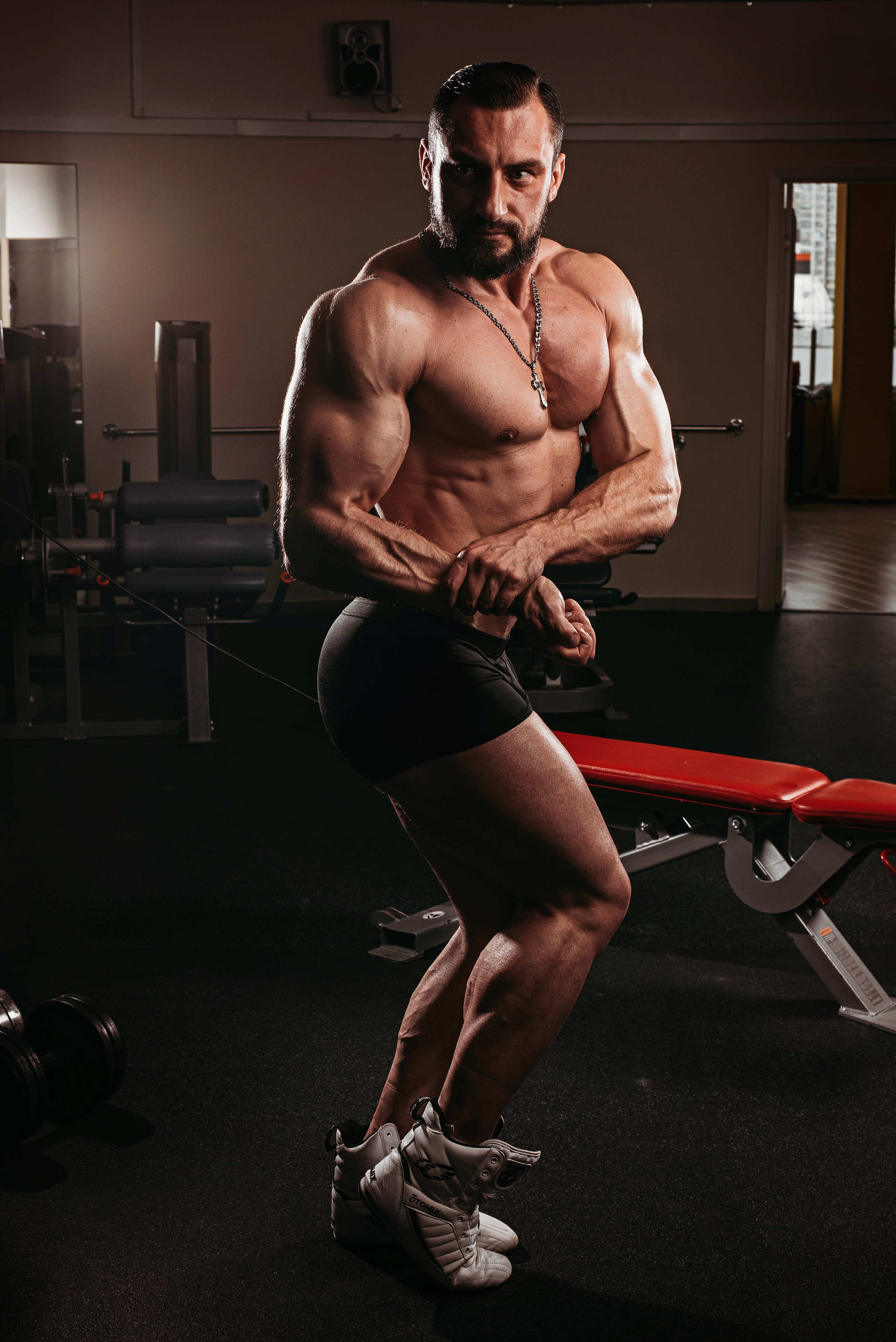 Виталий в спортивном зале. Детский и семейный фотограф выпускной альбом Приморско-Ахтарск