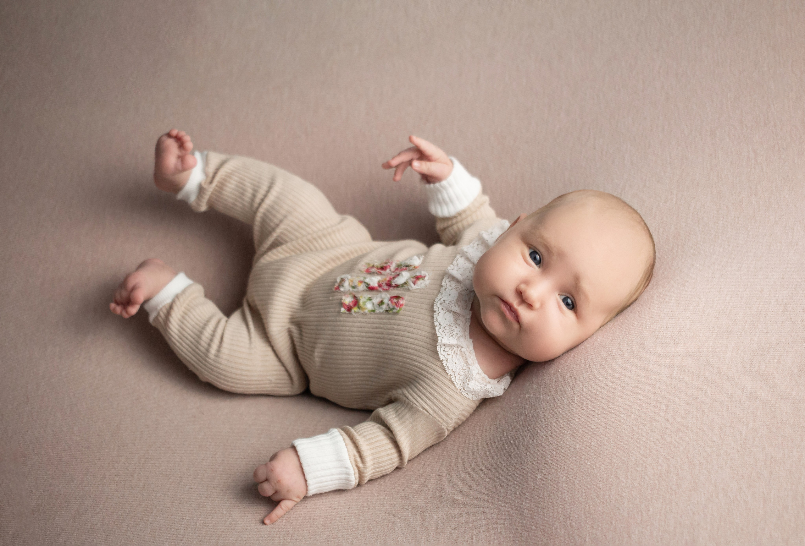 Классический стиль newborn. Фотограф новорождённых Анапа Елена Кушнарь