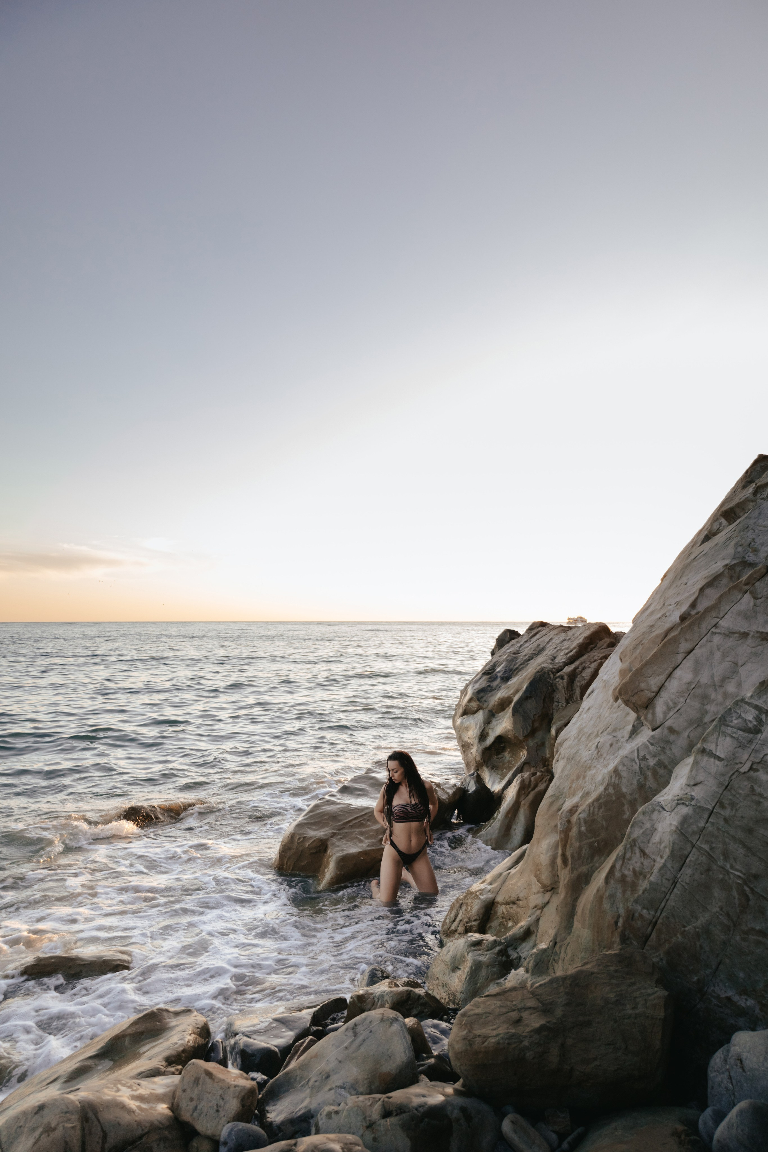Юлия. Заката на скале Парус. Семейный и портретный фотограф в Геленджике Любовь Бодрова