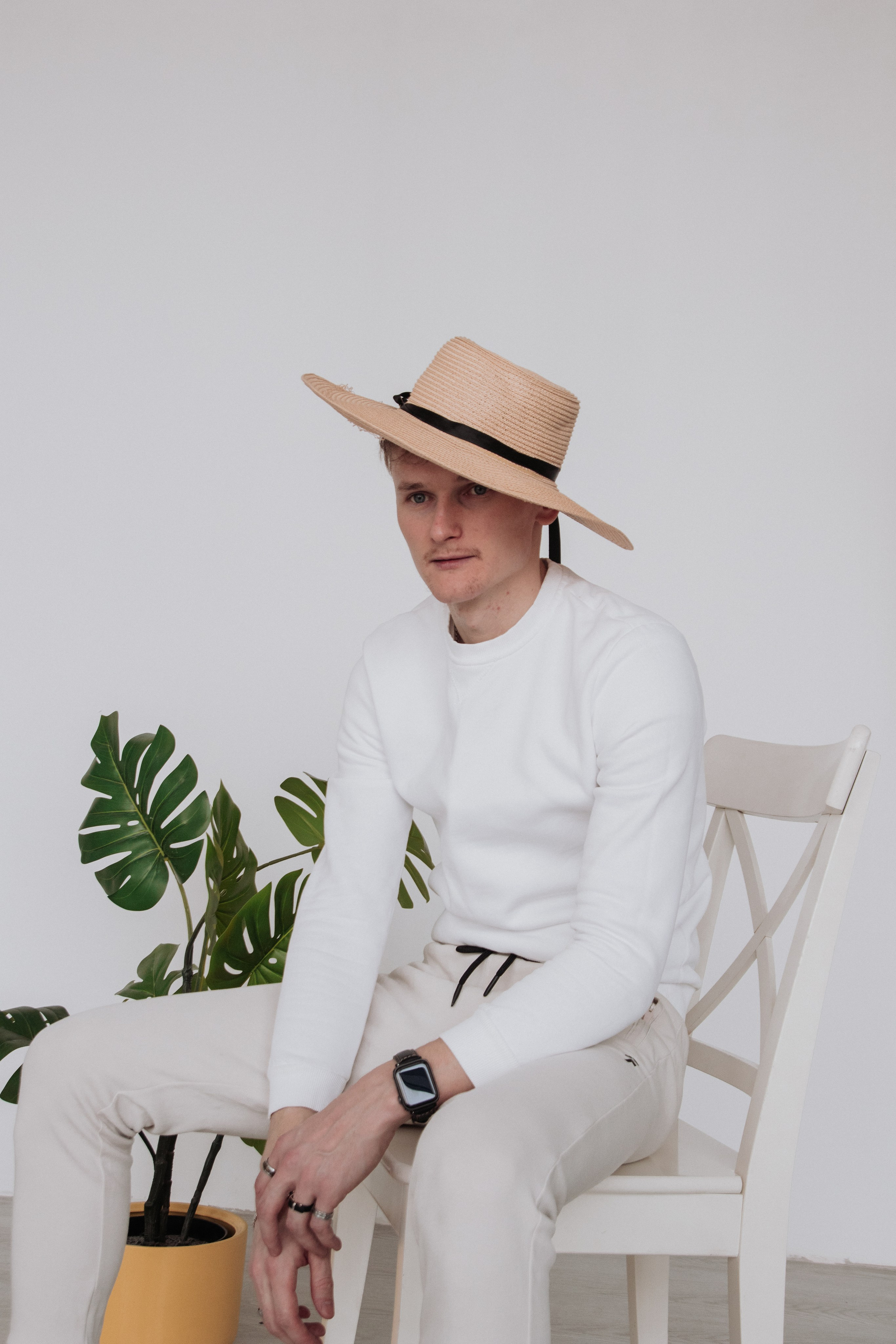 парень в шляпе косплей на ван гога фото в цвете