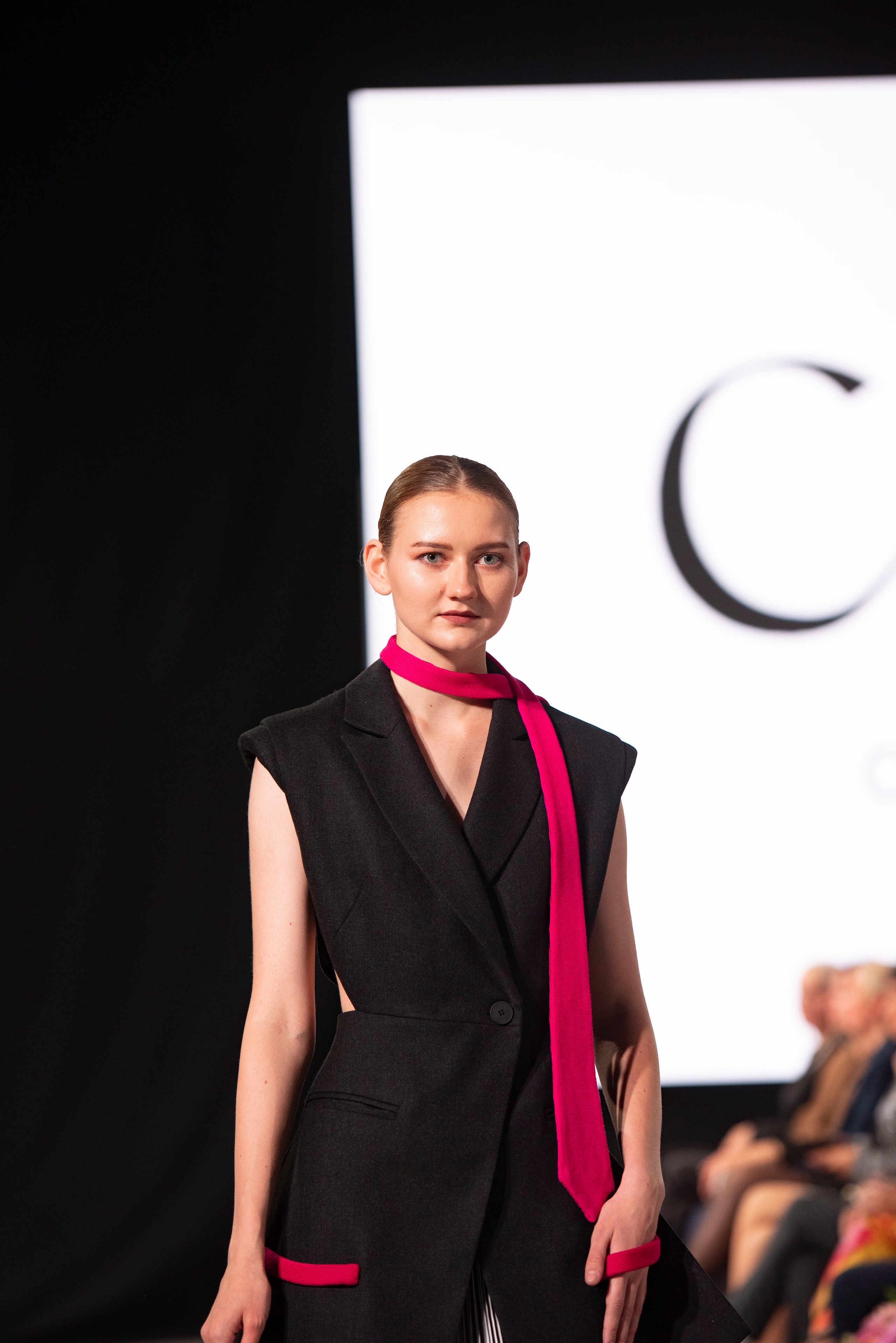 Фотограф на модельный показ. Свадебный, семейный, фэшн фотограф, школьный фотограф в Сочи