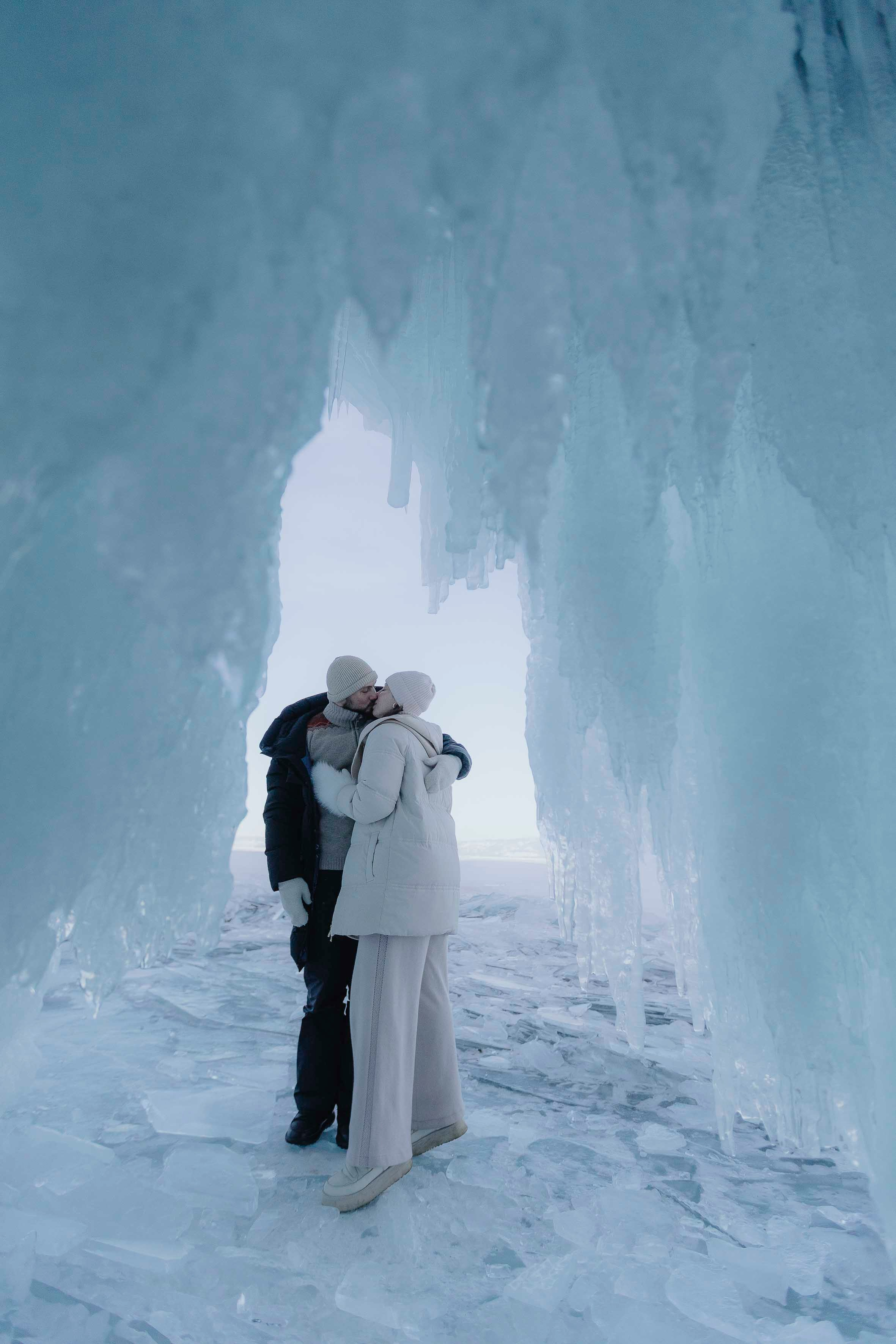 Ледяное зеркало. Фотограф Ольхон, Регина