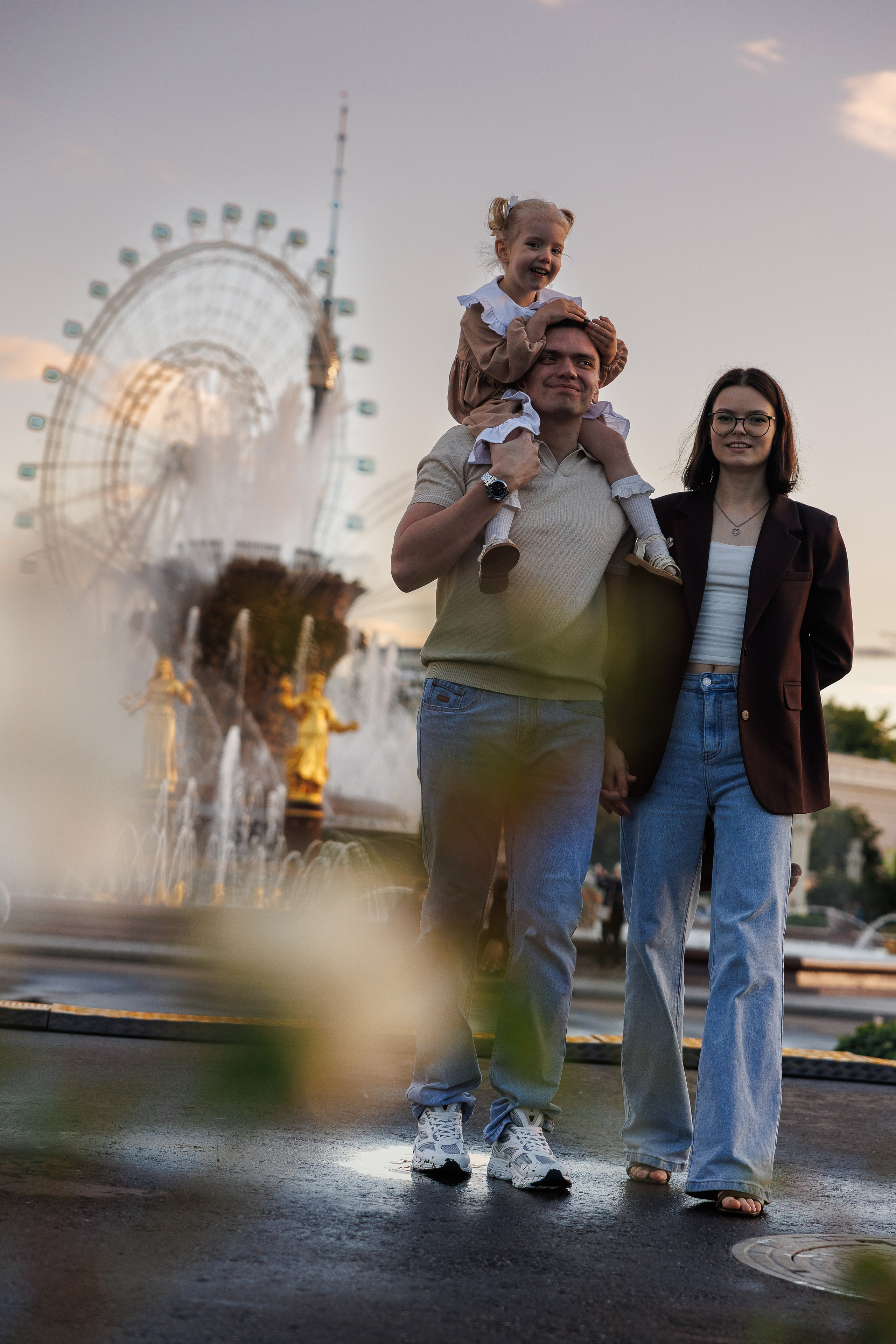 Семейная прогулка на ВДНХ. Свадебный и семейный фотограф в Москве Красинская Мария