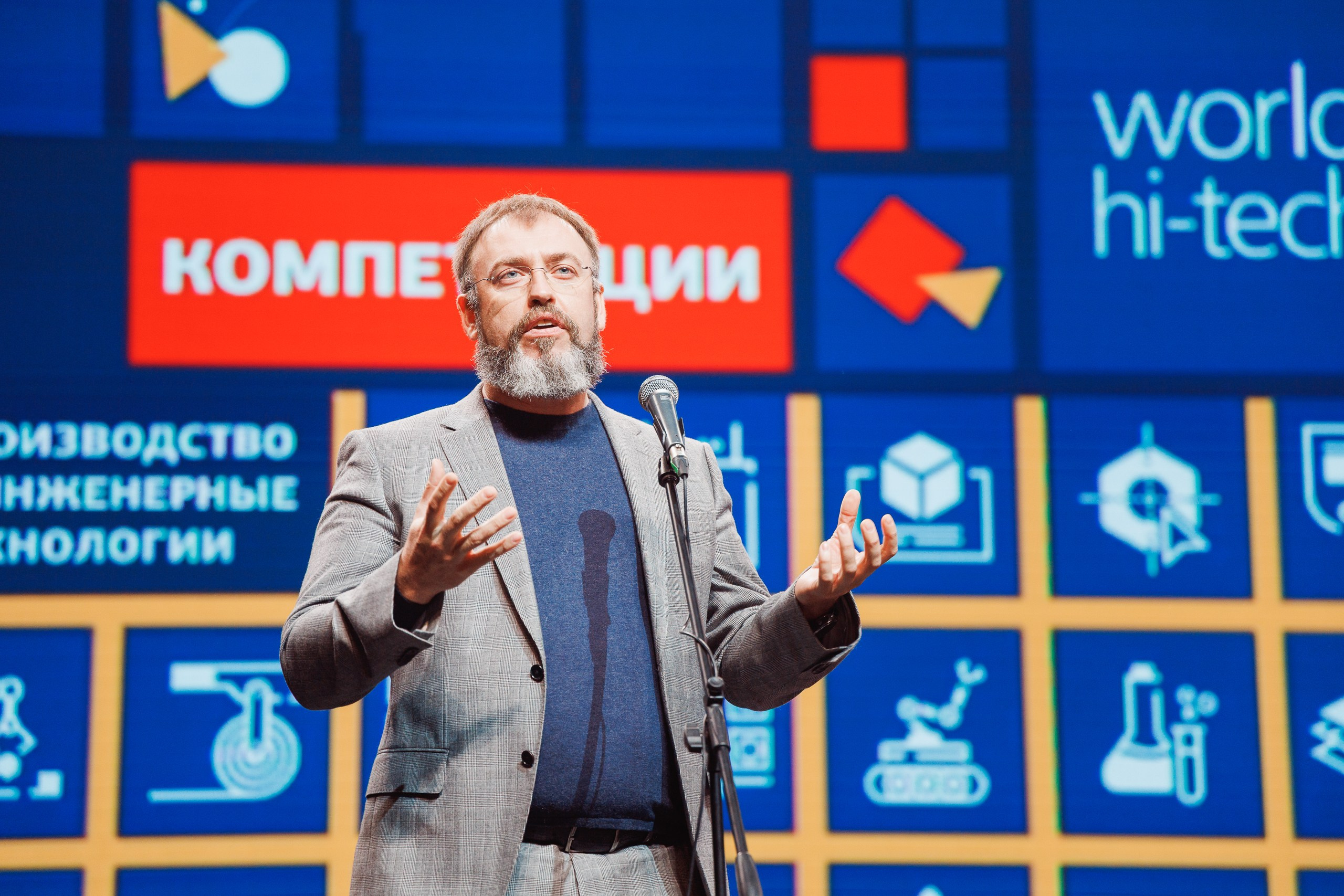 Крупный план современного строительного материала на выставке 100+