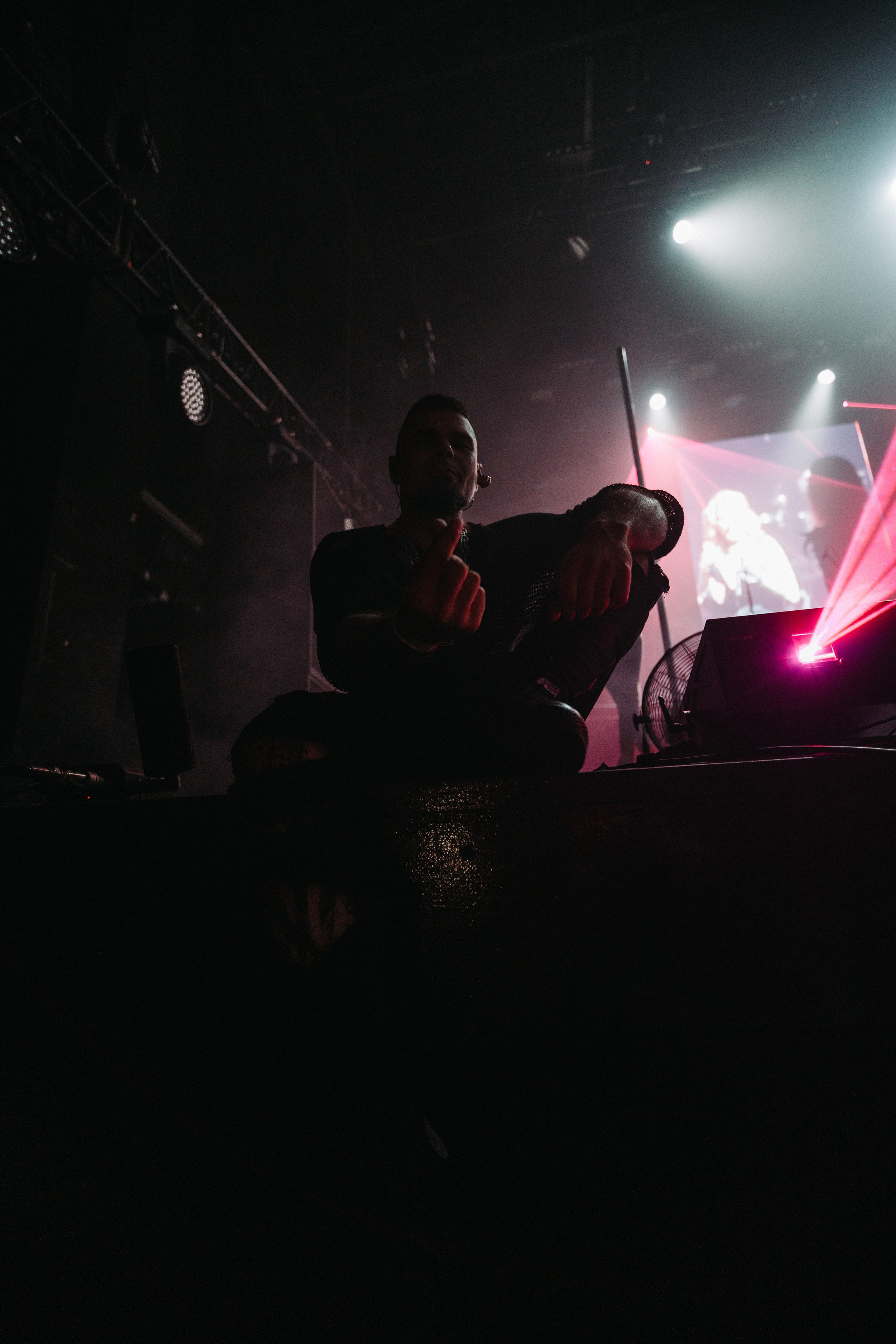 NEVERLOVE. Игорь Богатов — фотограф