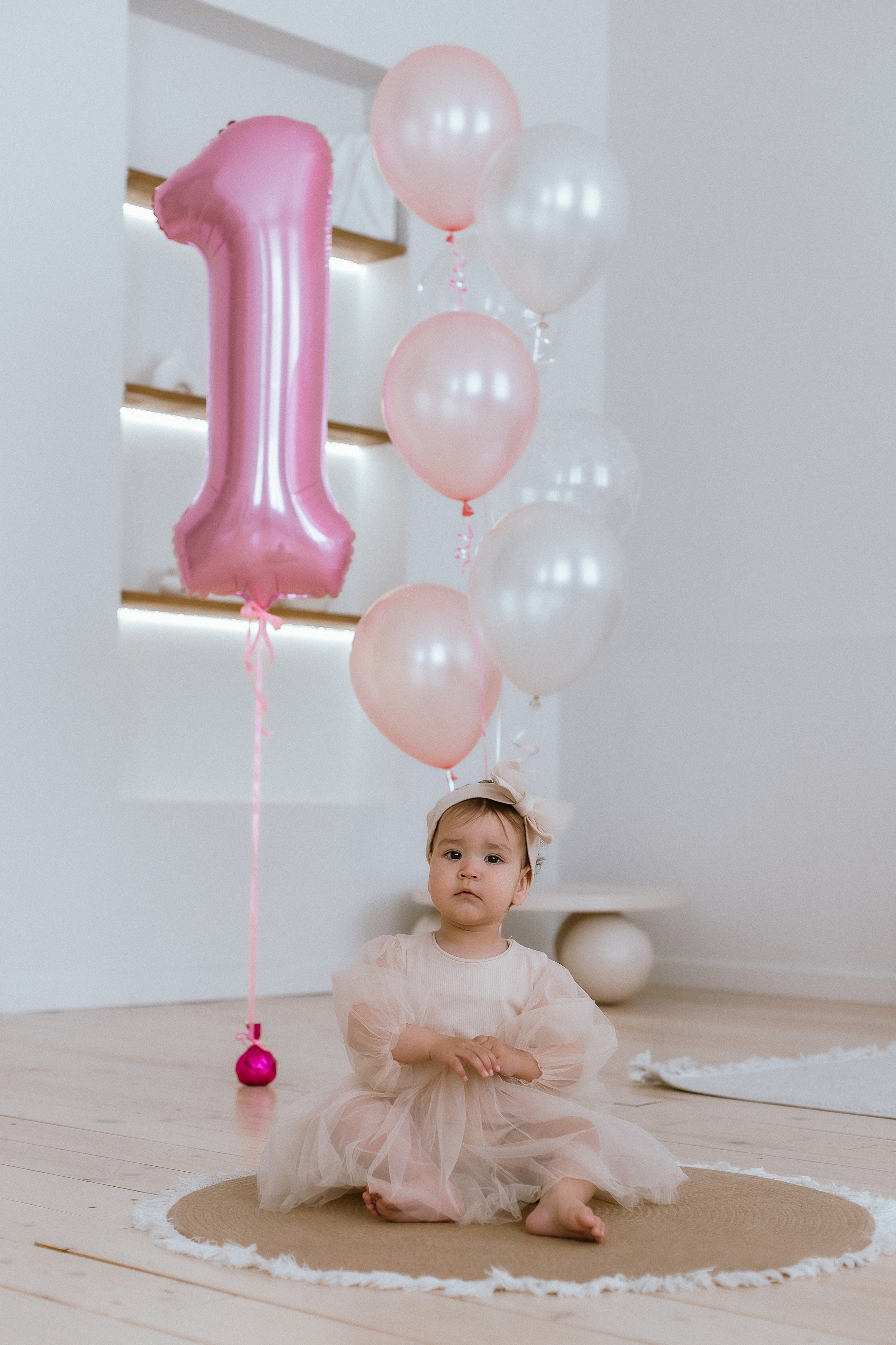 Фотосессия в первый День Рождения: подскажу с выбором локации, образов, идеи для съёмки. На съёмке подскажу с позированием, сниму без доплат бэк, который сможете использовать в монтаже для праздничного видео.