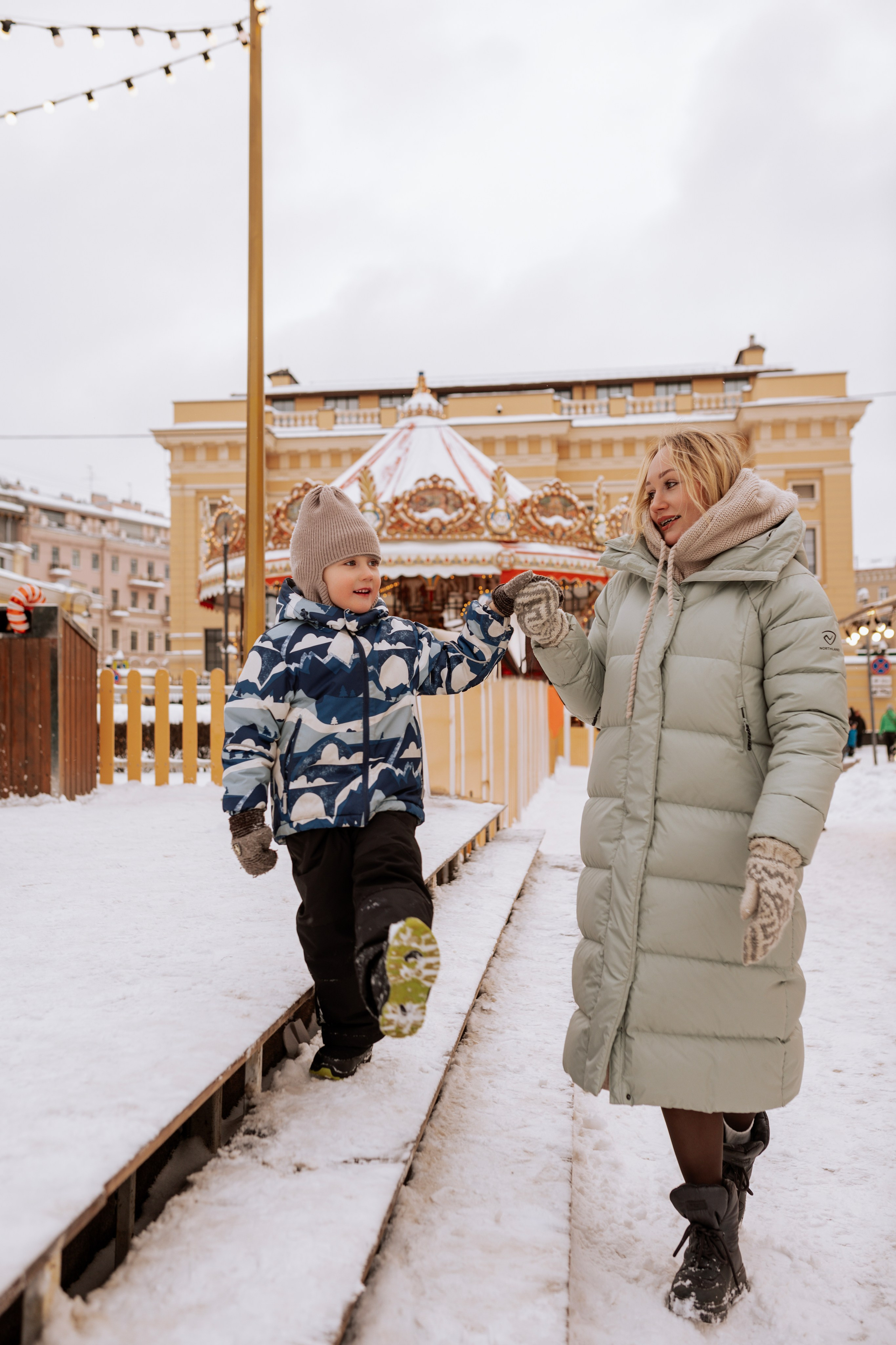 Семейная, Манежная площадь