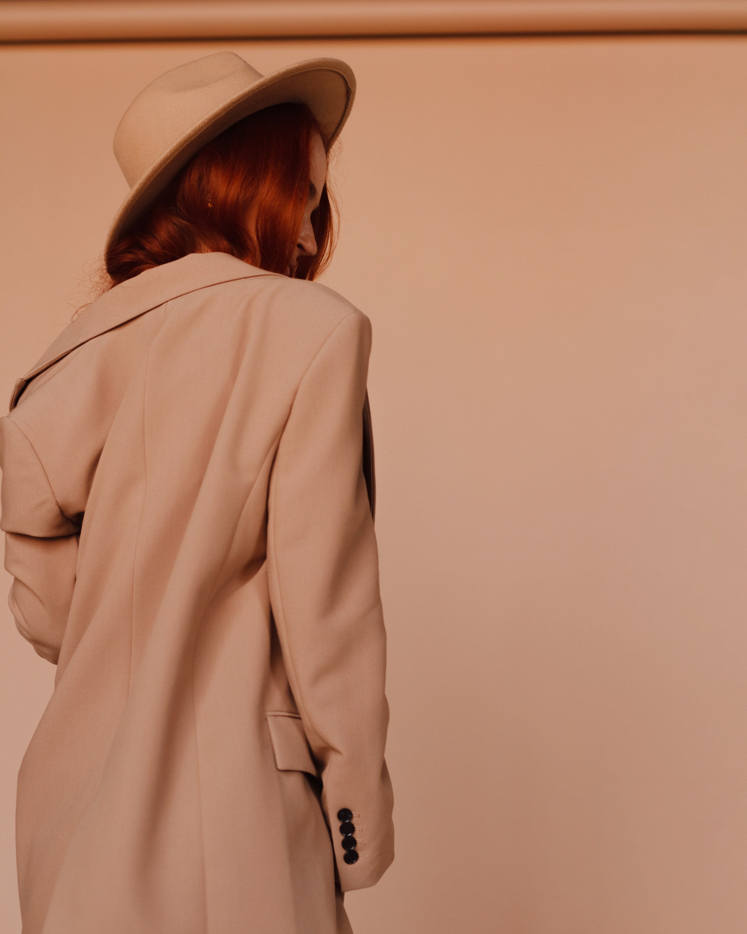 Женские портреты-фотосессии в Москве от фотографа Анастасии Инвиш. Эротическая фотосессия в стилю ню в Москве — заказать ню фотосессию от 19 800 руб!