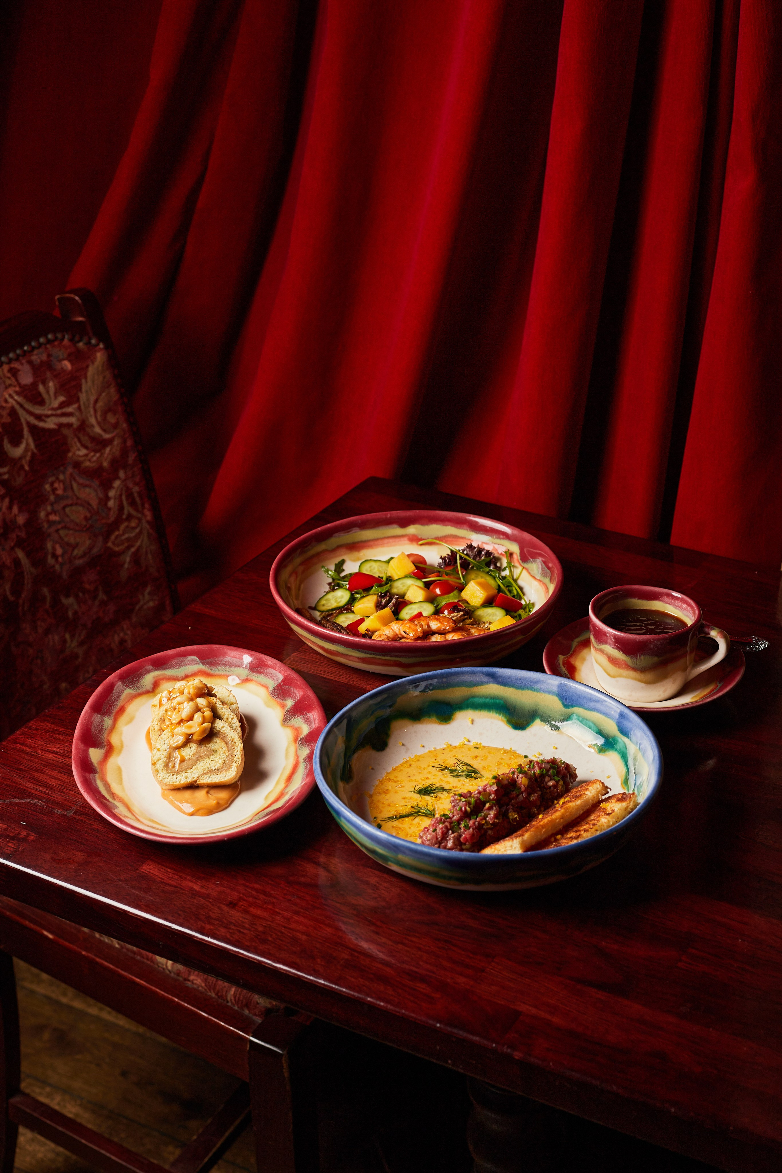 Ресторанный холдинг, объединяющий 7 московских пабов, каждый из которых имеет свою концепцию и легенду. Фотограф|Москва-СПб| Анастасия Рябинина