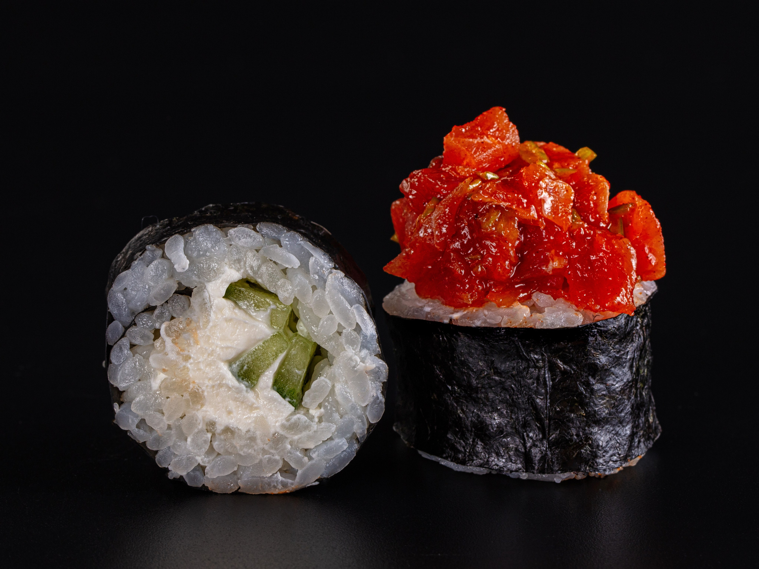 Фотосъемка суши и роллов. Заказ по тел.: +7 (906) 006-90-22. Фуд-фотограф Андрей Старостин — съемка еды в Москве. 9000 руб. в час