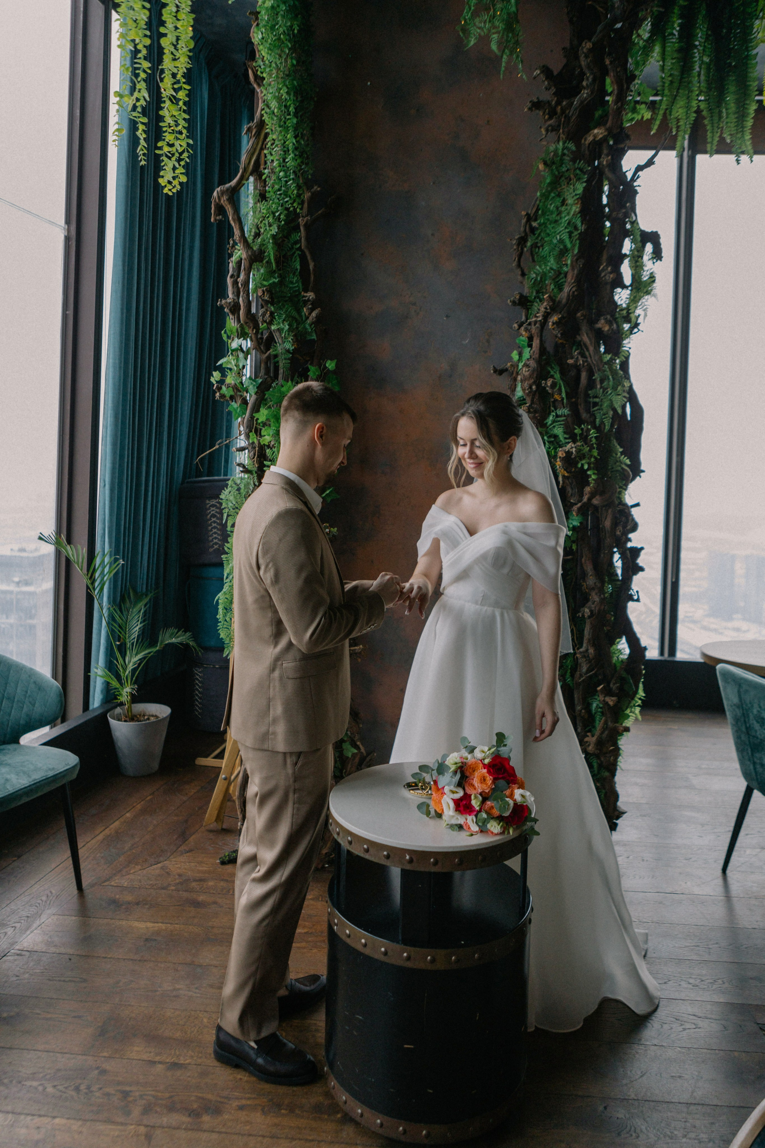 Ксюша и Илья. Утро в отеле роспись в Birds. Свадебный и портретный фотограф в Москве Анастасия Масюк