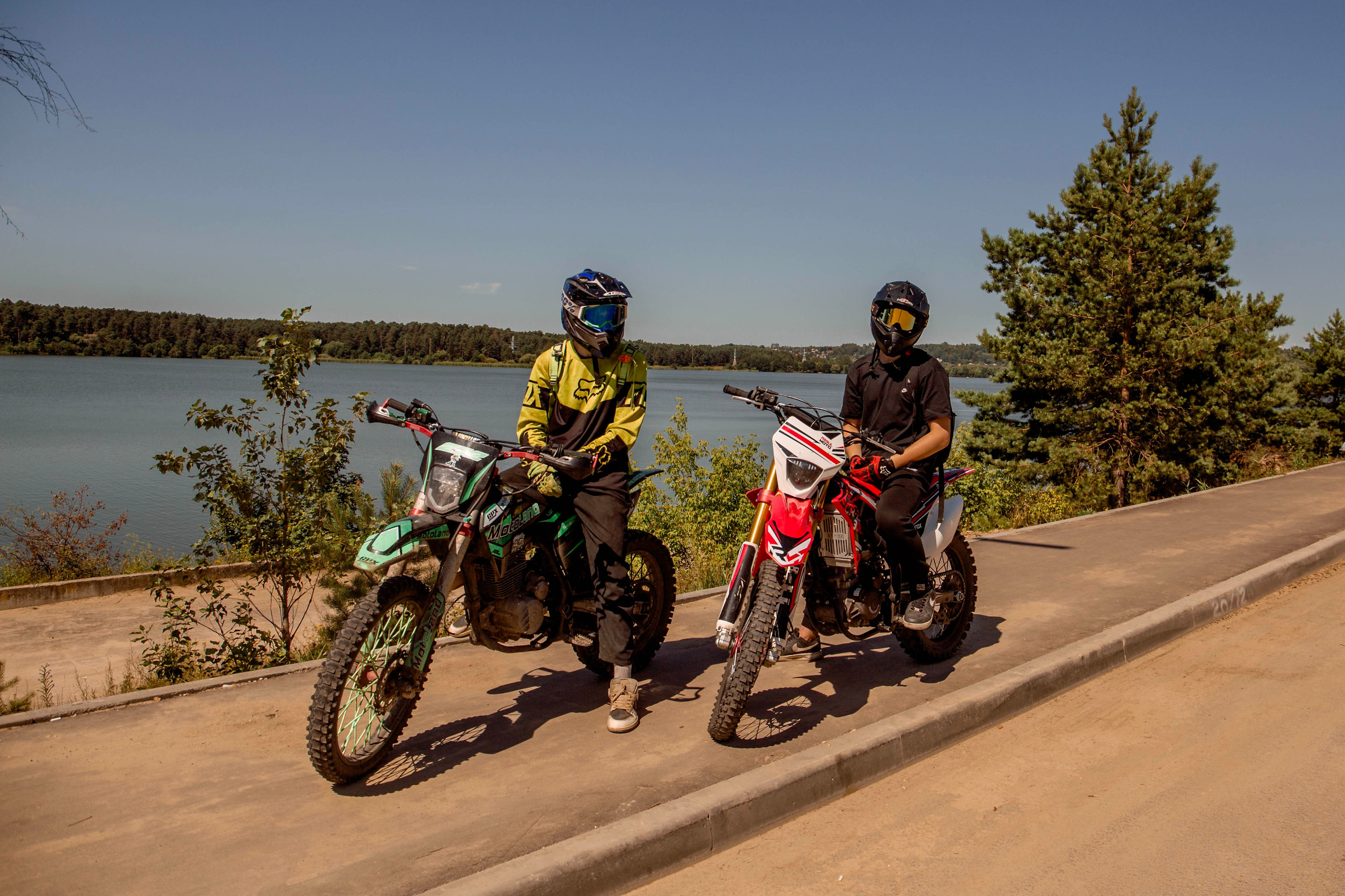 Парни и мотоциклы