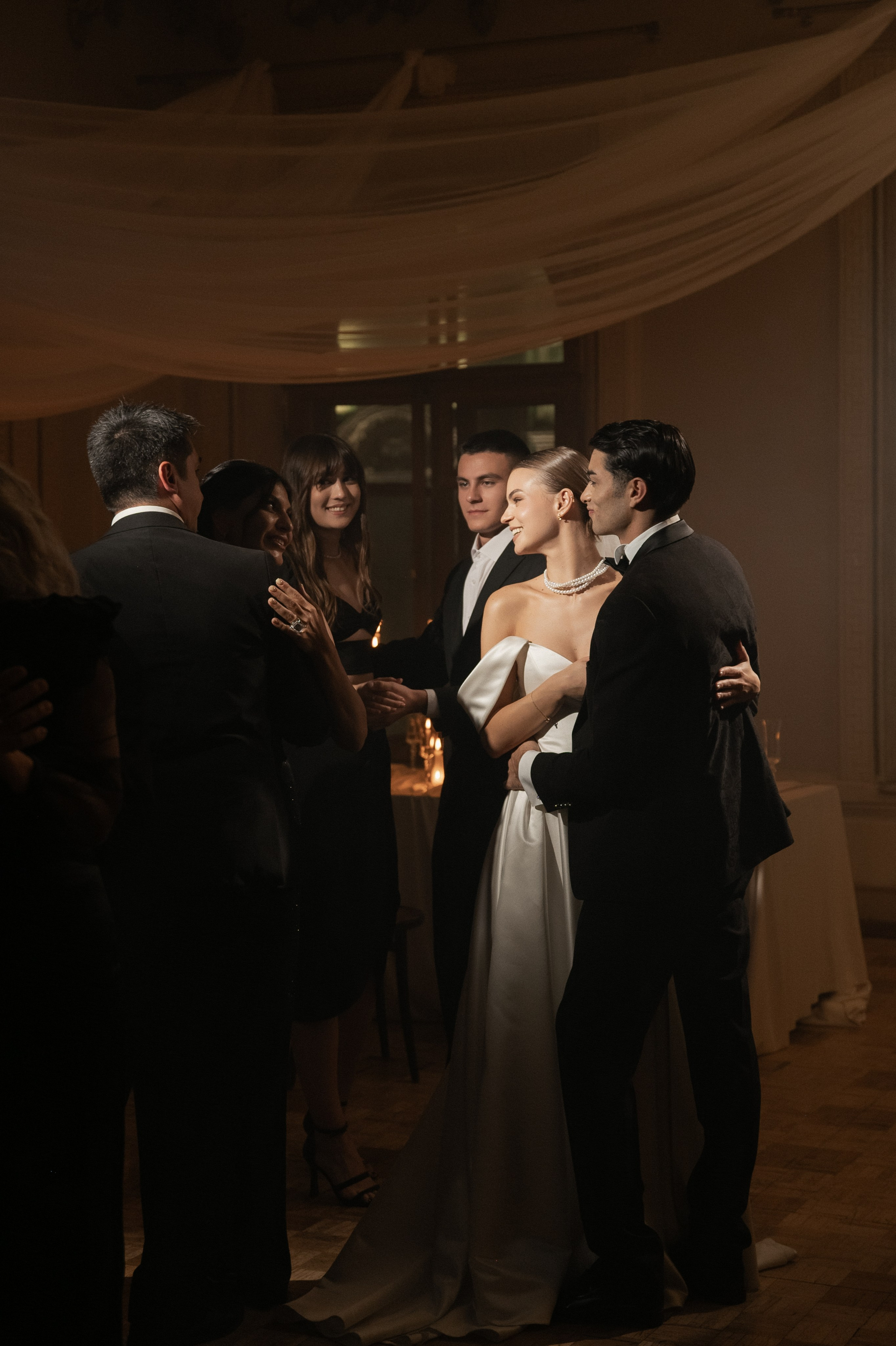 Камерный свадебный ужин при свечах в старинном особняке в фотостудии 21. Kult. Ярослава Ерина — свадебный фотограф в Москве