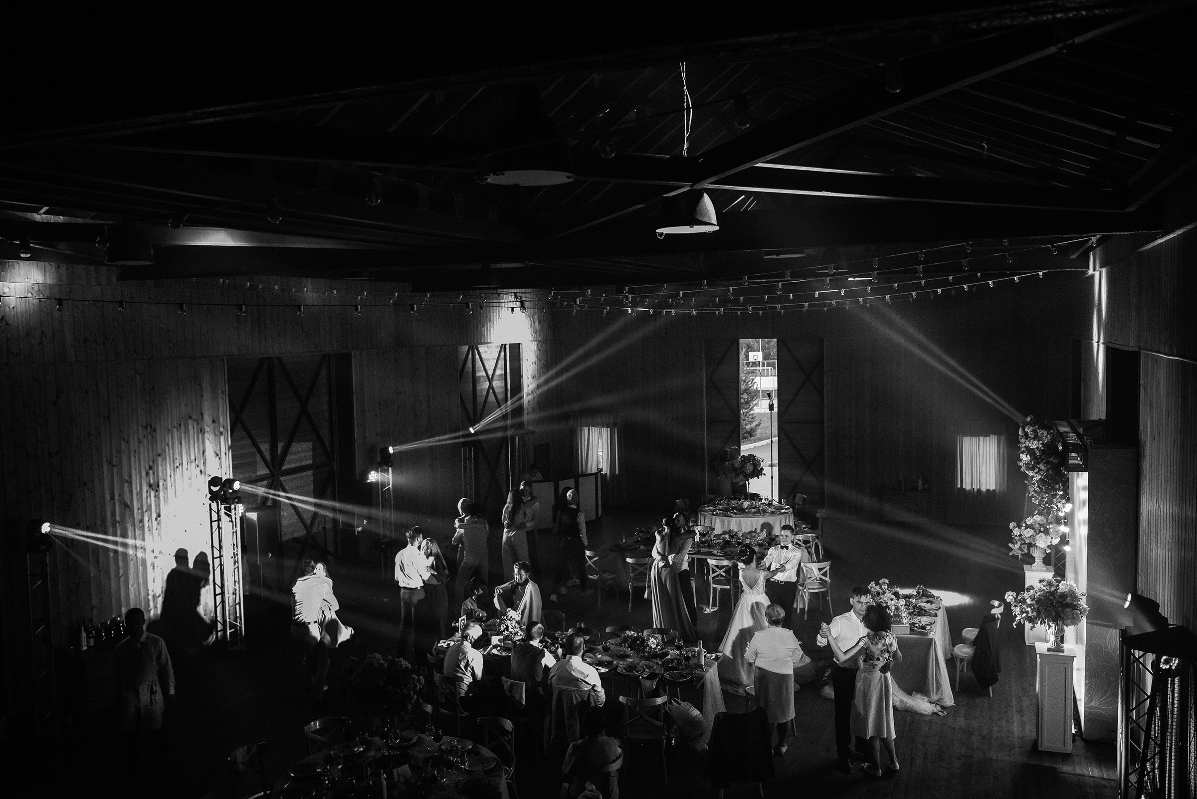 🌄 Демьян и Катя — свадьба в нацпарке "Столбы" | Веселый банкет и эпичные фото на скалах. 📸 Свадебный и семейный фотограф в Красноярске Тихомиров Евгений | 17 лет опыта | 800+ свадеб