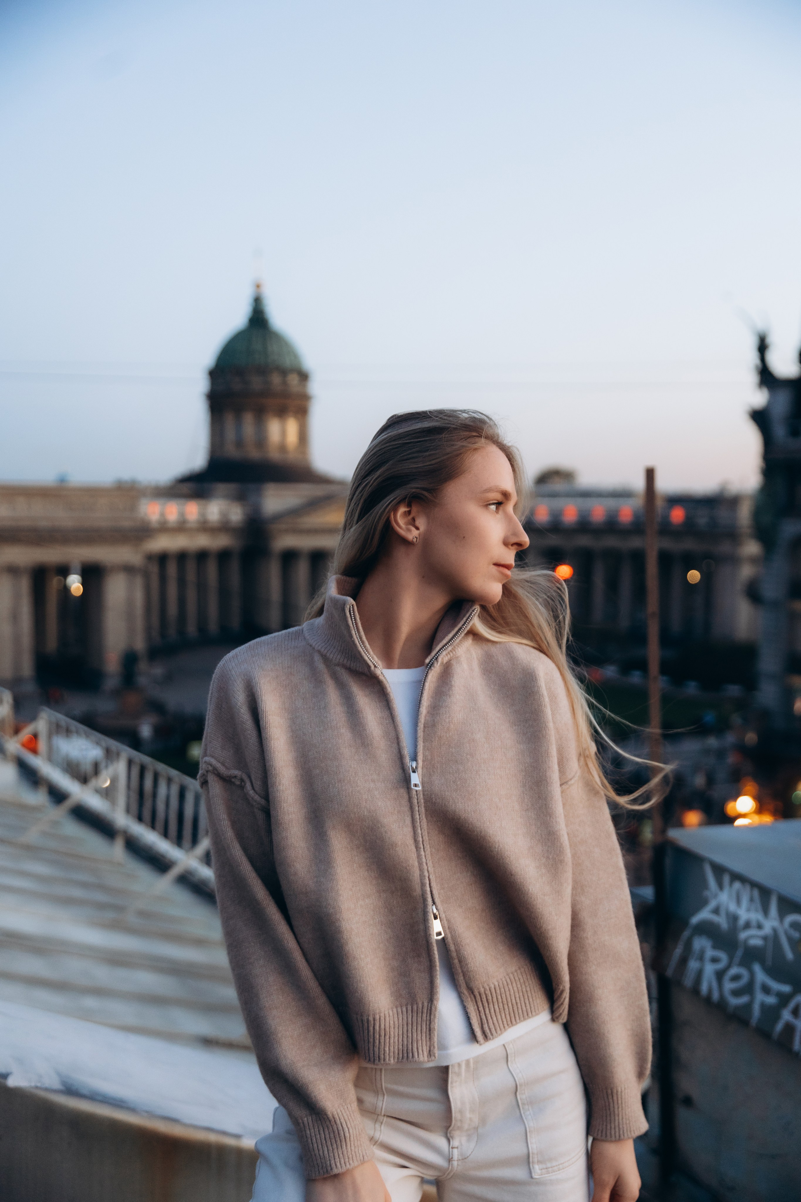Встречая закат на Питерской крыше. Фотограф в Санкт-Петербурге Разиля Идиятуллина