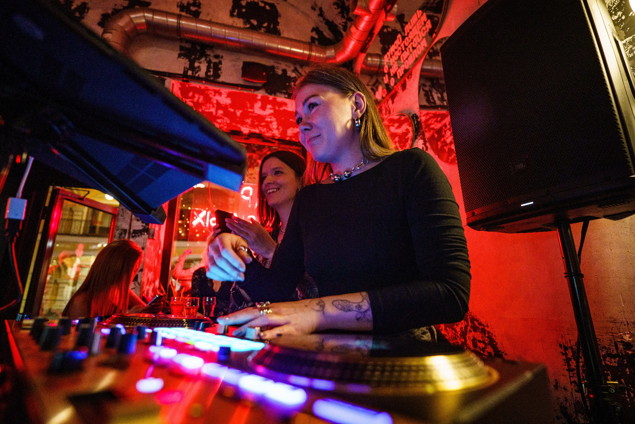 Из Сибири с любовью. Бар разбитых сердец. Концертный и репортажный фотограф в Санкт-Петербурге Слава Пахомов