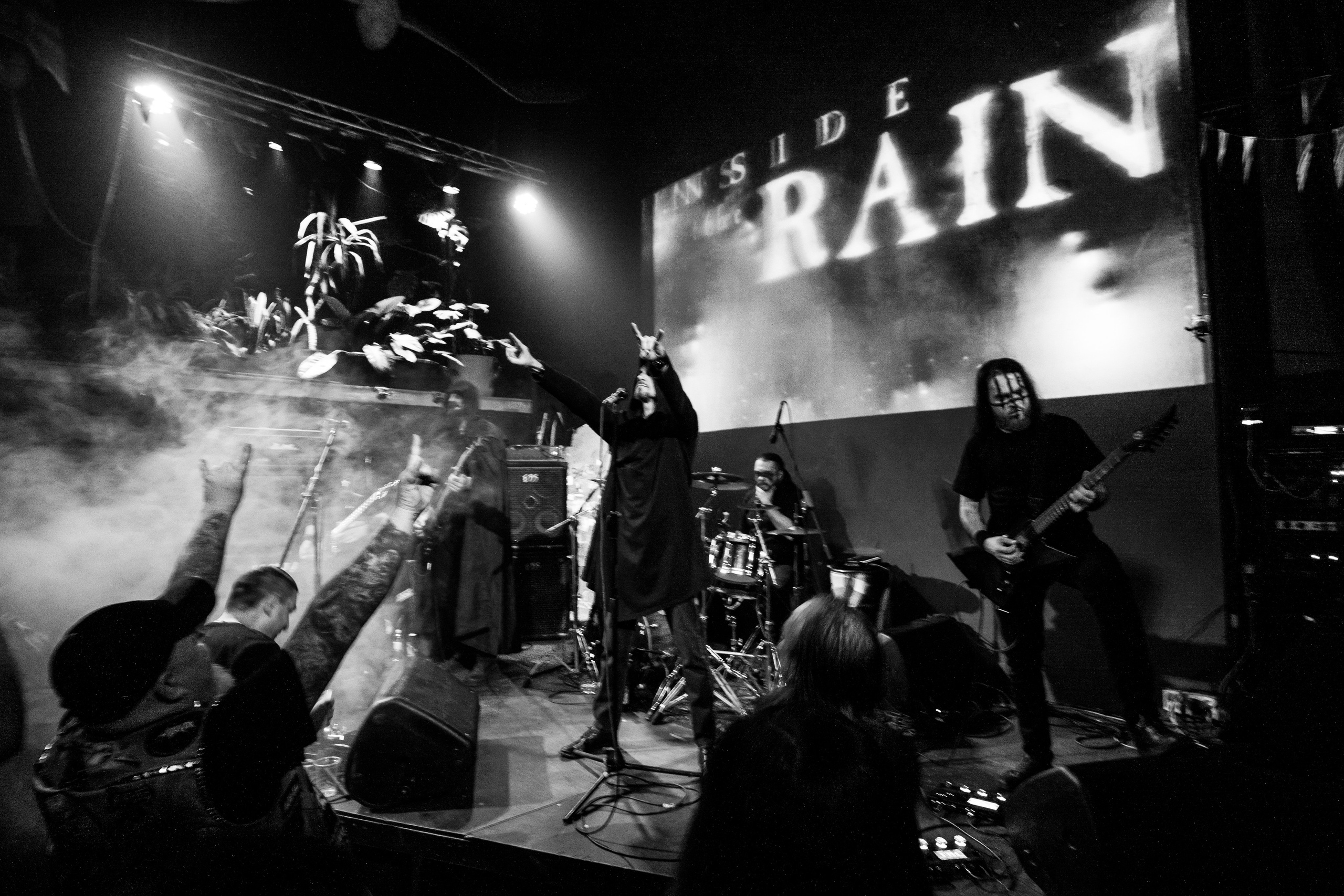 Inside the Rain|Ласточка. Концертный и репортажный фотограф в Санкт-Петербурге Слава Пахомов