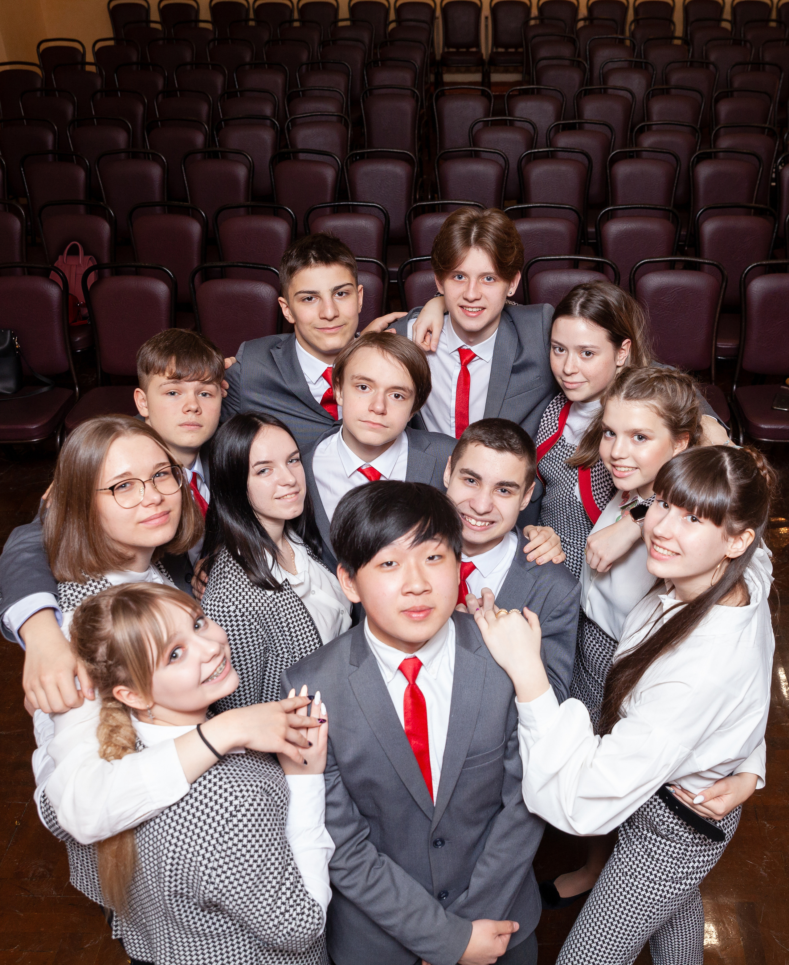 Групповой портрет в классе. Forteens Выпускные альбомы в Нижнем Новгороде