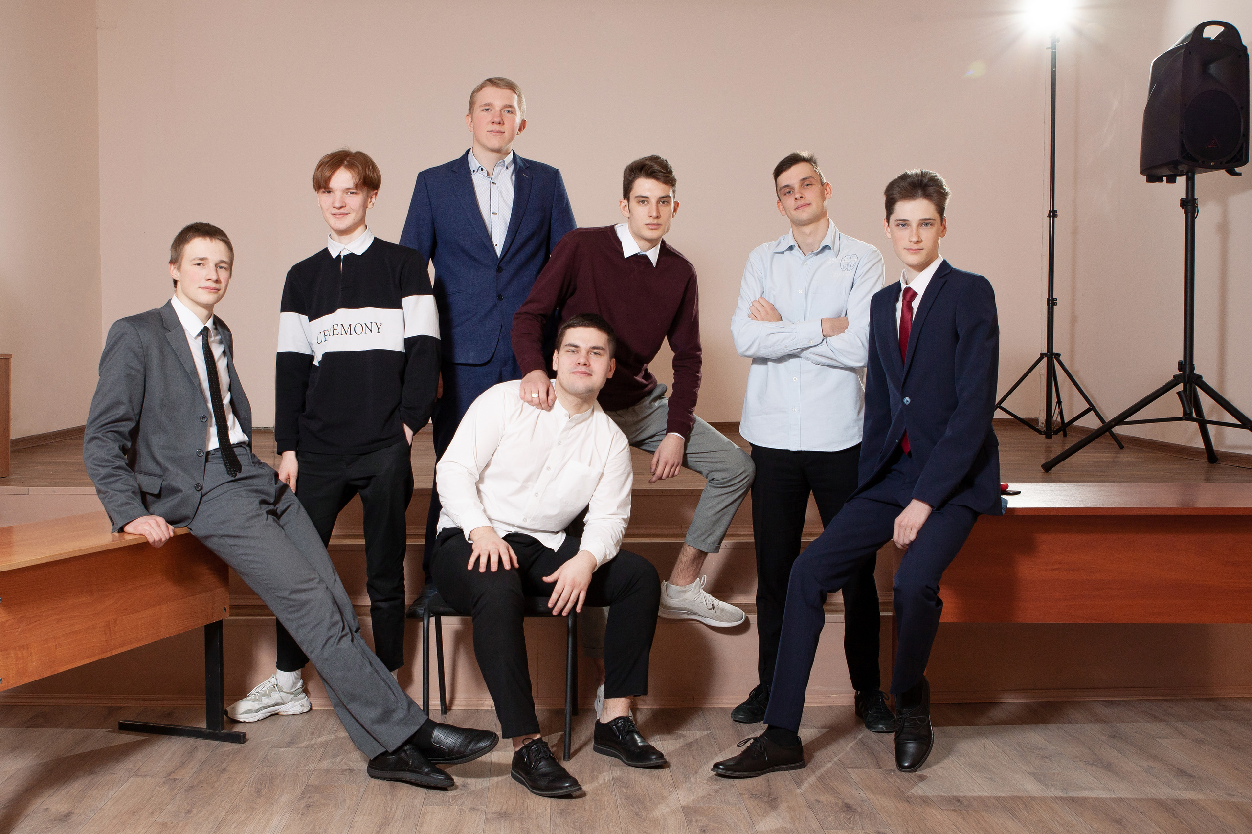 Групповой портрет в классе. Forteens Выпускные альбомы в Нижнем Новгороде