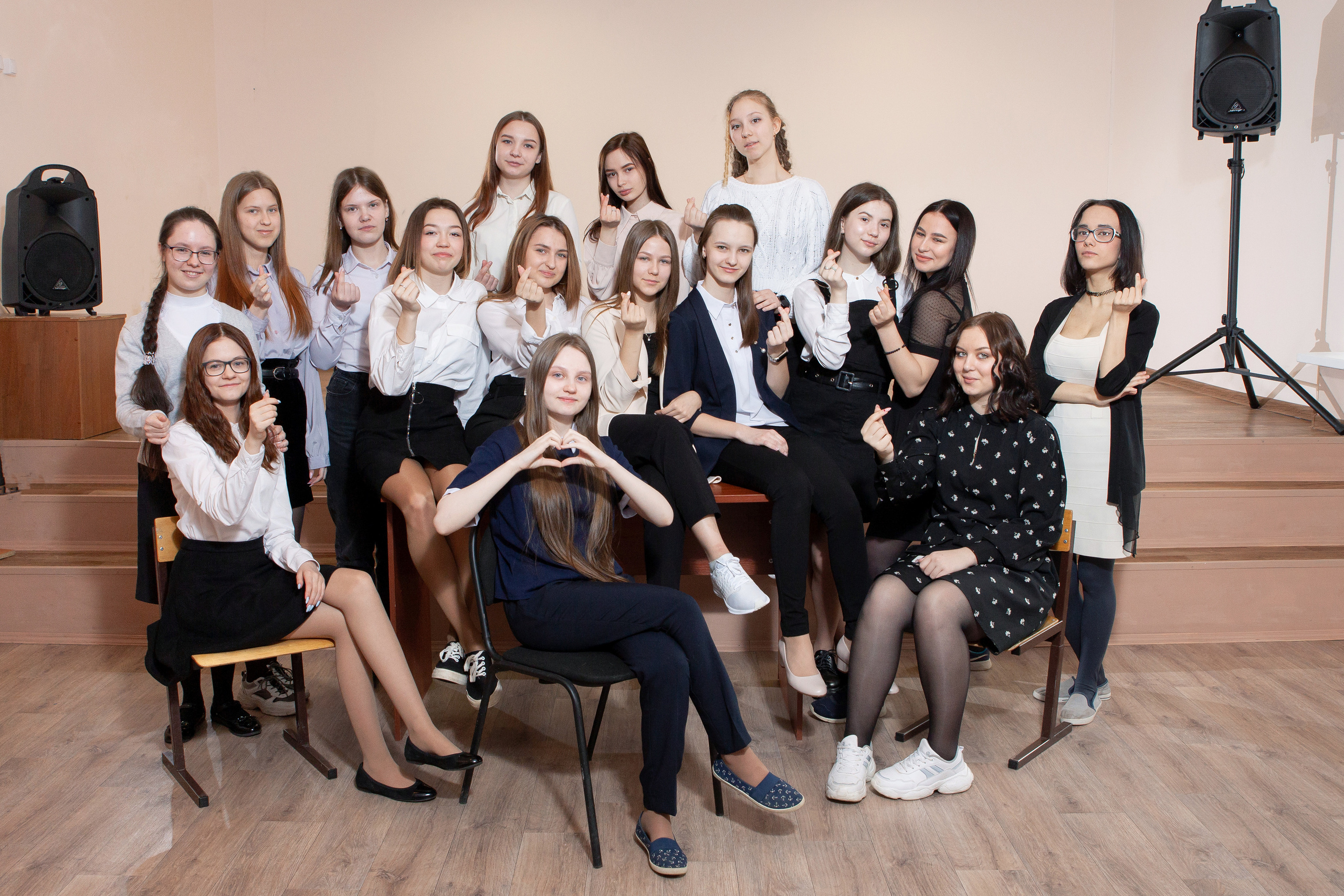 Групповой портрет в классе. Forteens Выпускные альбомы в Нижнем Новгороде