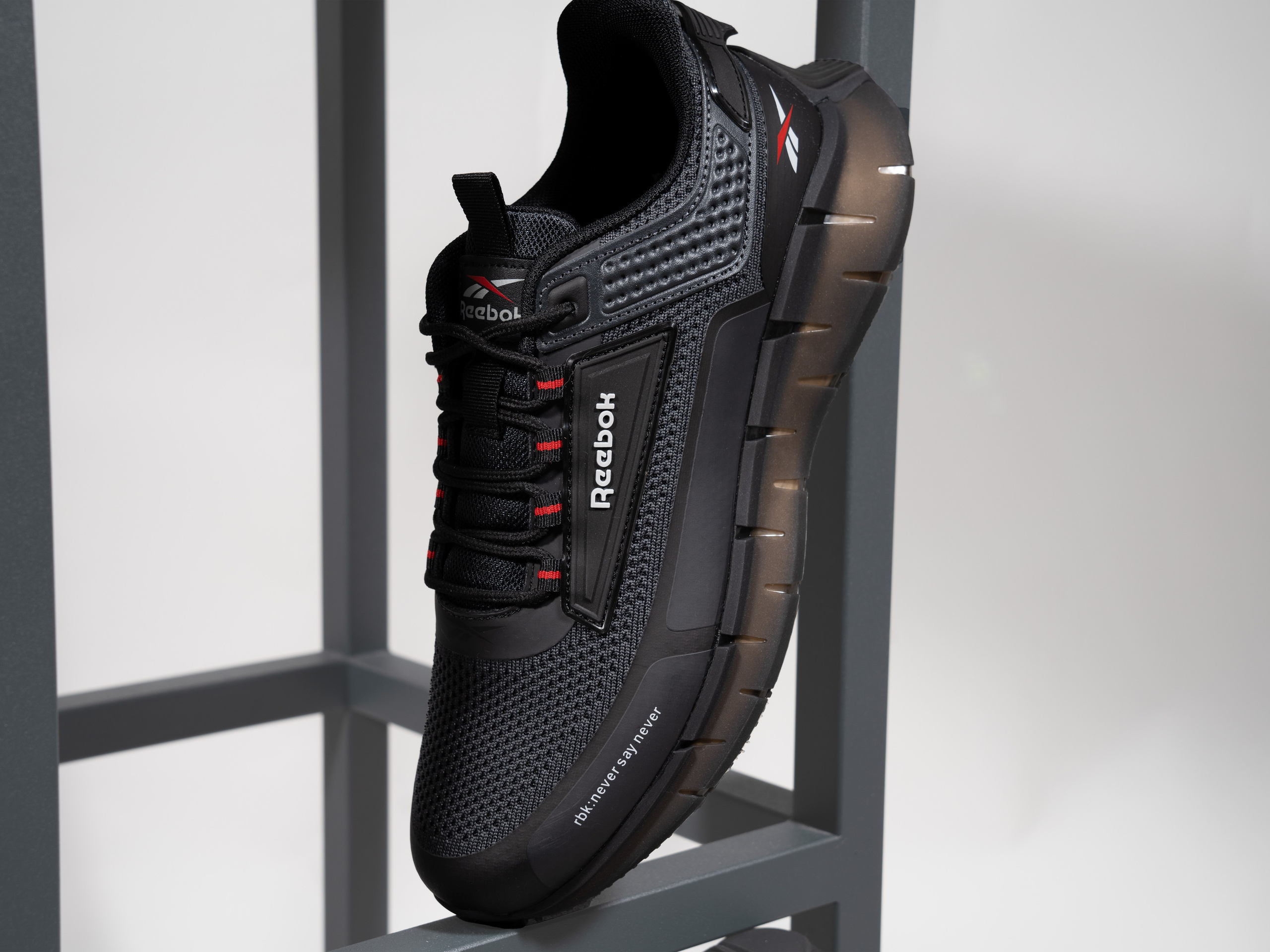 Съемка кроссовок для авито. Олейник Денис — предметный фотограф, фотограф для маркетплейсов в Казани