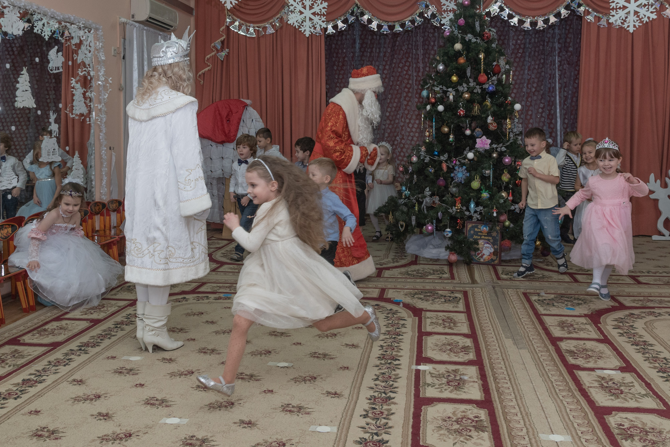 Ёлка в детском саду. Фотограф Евгений Симохин