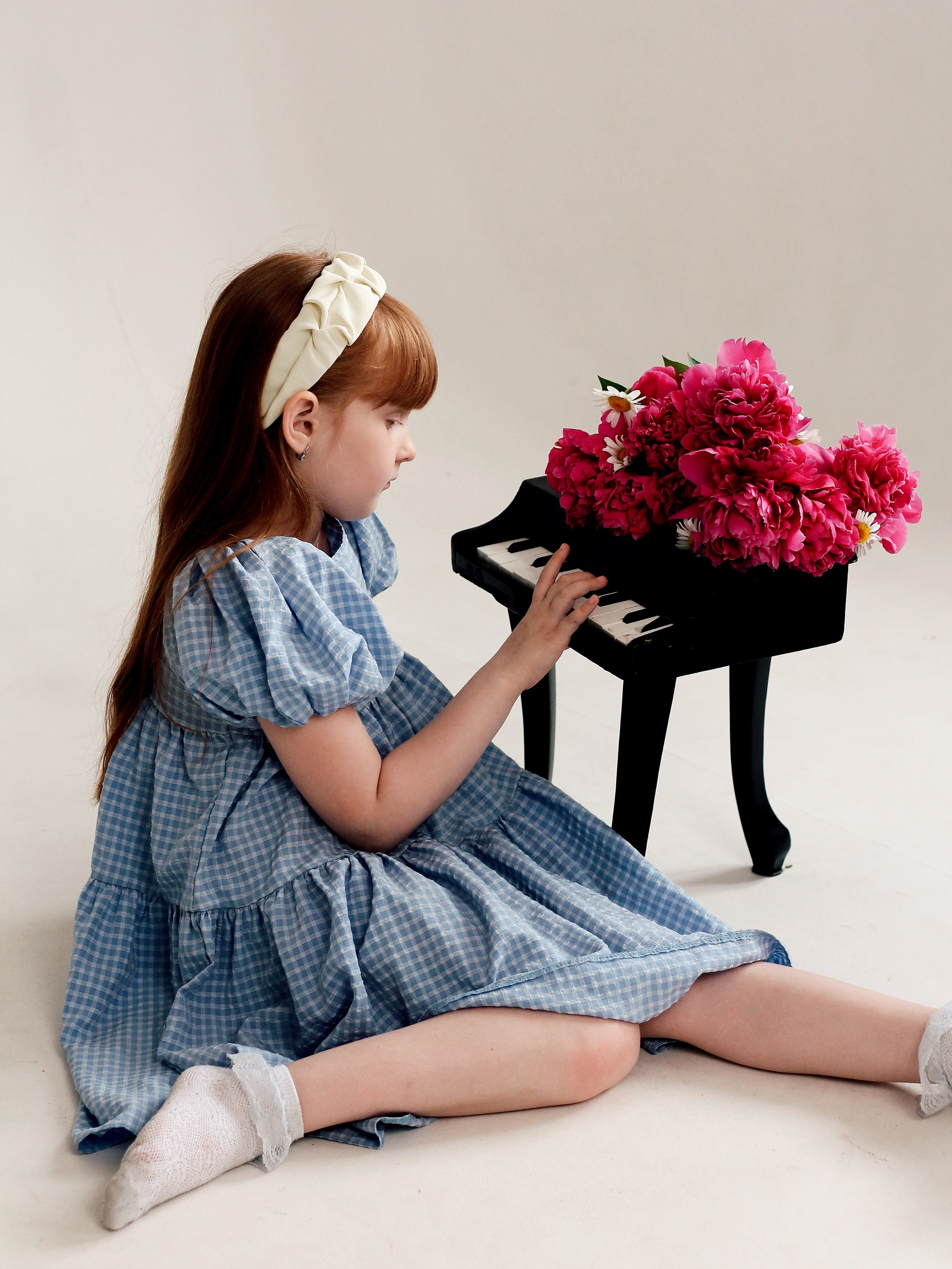 С пионами. Photography Eva