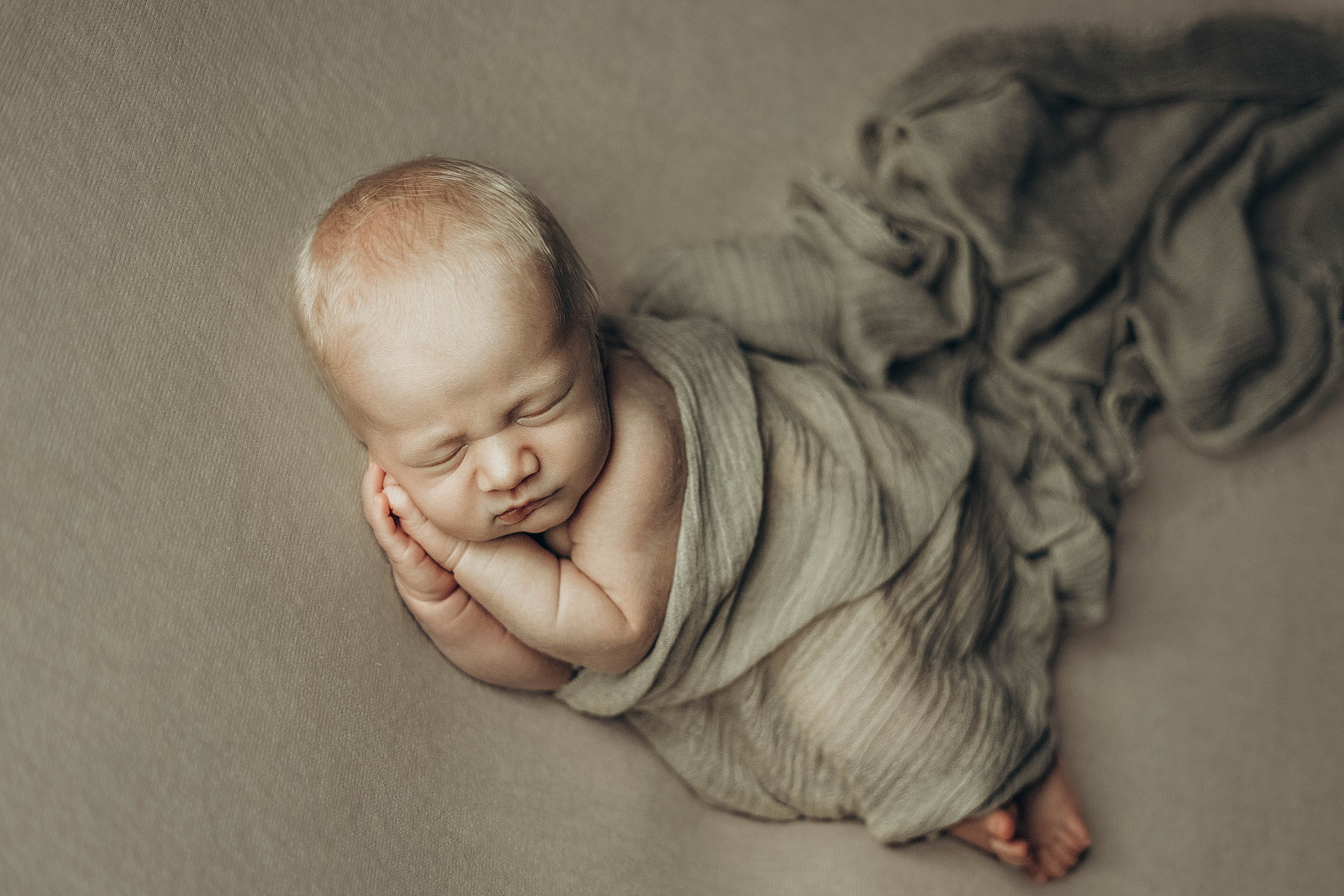 фотограф фотосессия ньюборн новорожденный малыш лайфстайл классический newborn фотосессия в краснодаре фотограф в краснодаре роды роддом фотограф