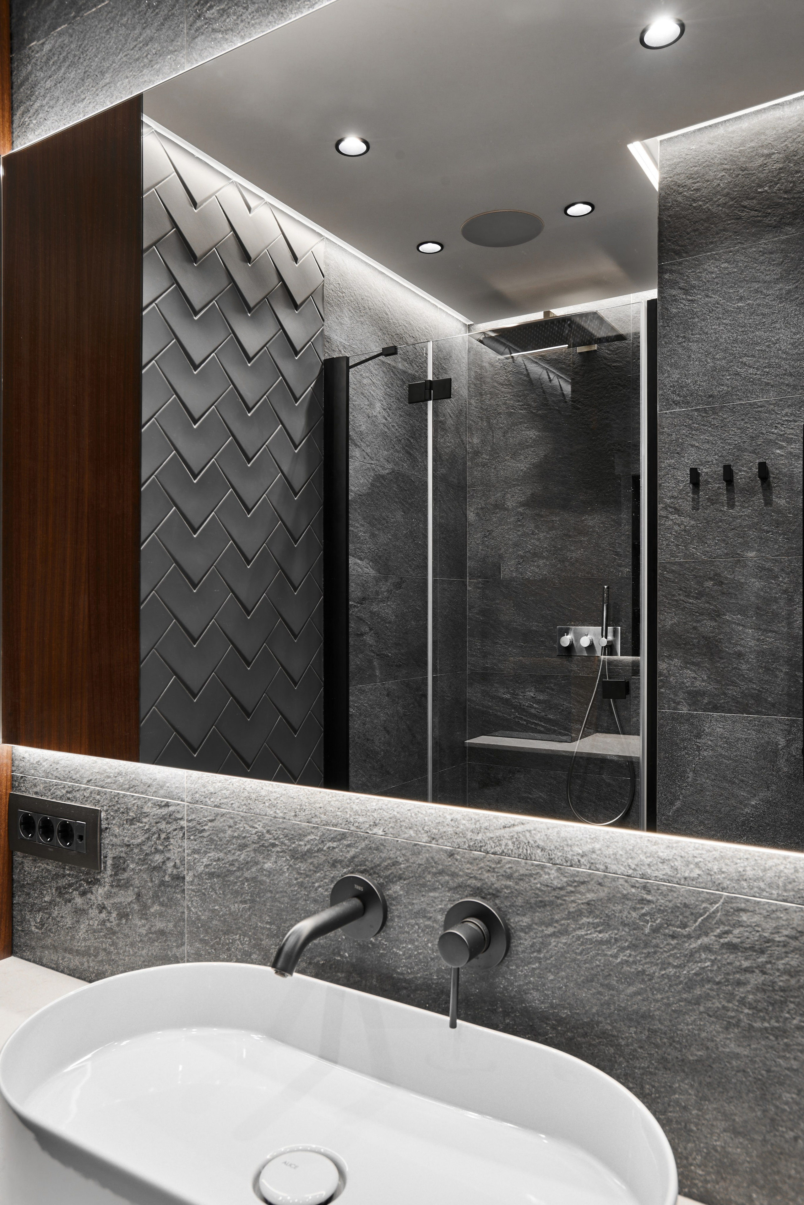 Съёмка для ремонтной компании Raevsky. Автомобильный и интерьерный фотограф в Минске Александр Тагаев