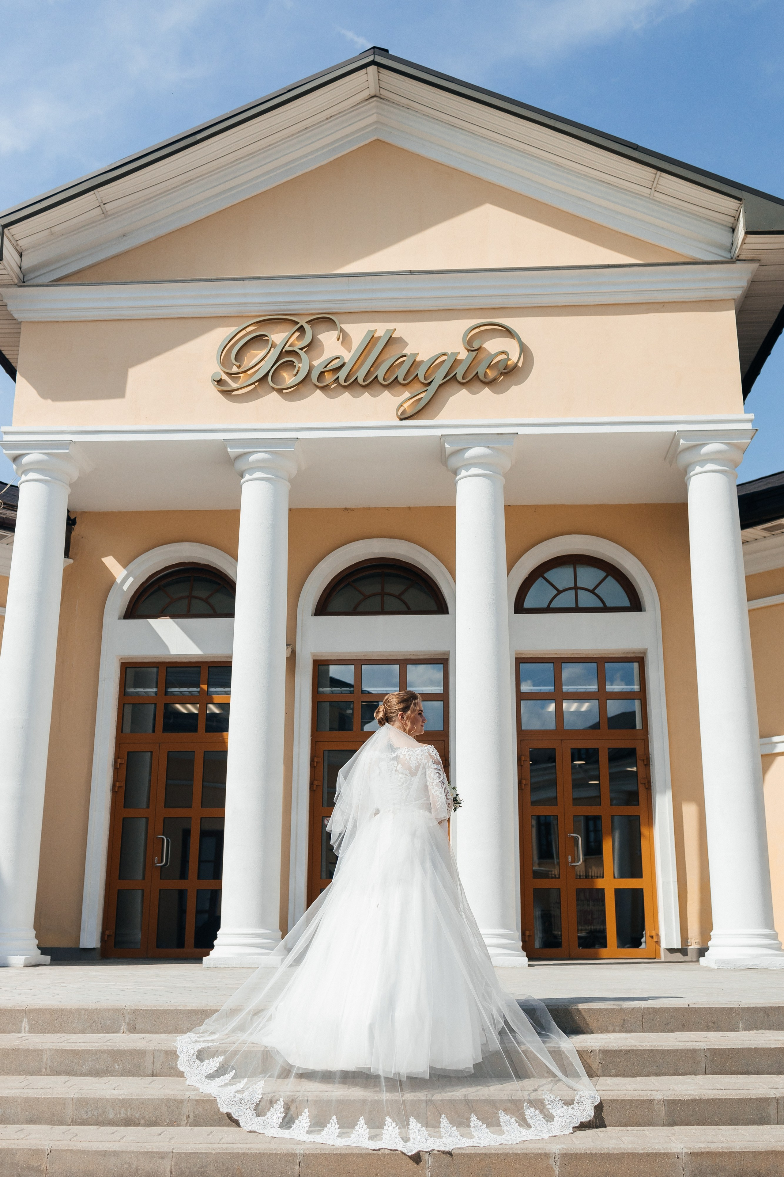 Трогательная выездная церемония в уютном ресторане. Олег Сверчков | Свадебный фотограф Вологда