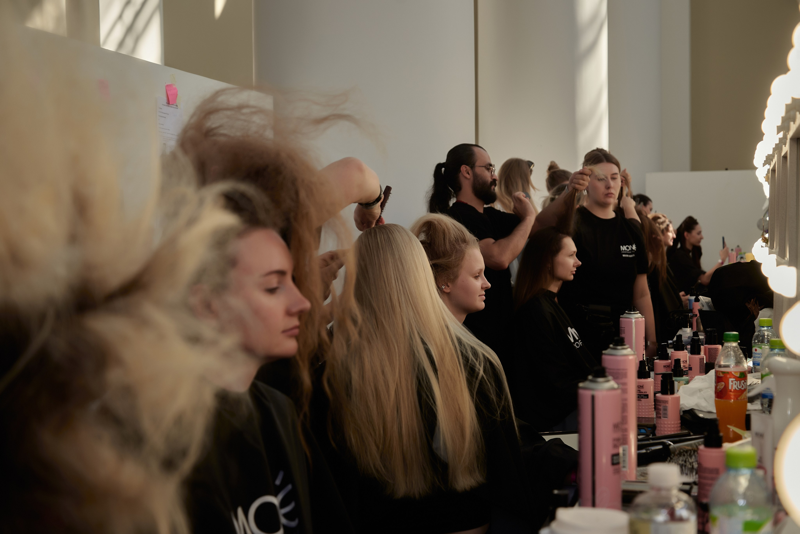 Backstage с показа ALENA COJOCARU RFW 2025. Наталия Дианова — фотограф для брендов и экспертов в Москве