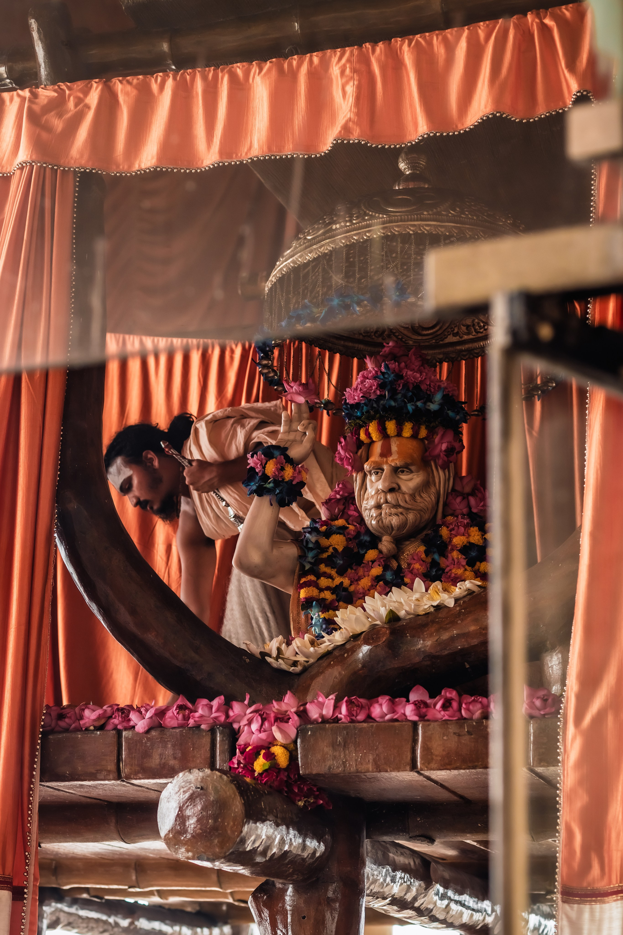 Abhisheka Devraha Baba on Sri Devdas ji maharaj bd. Mariam Bagdasaryan