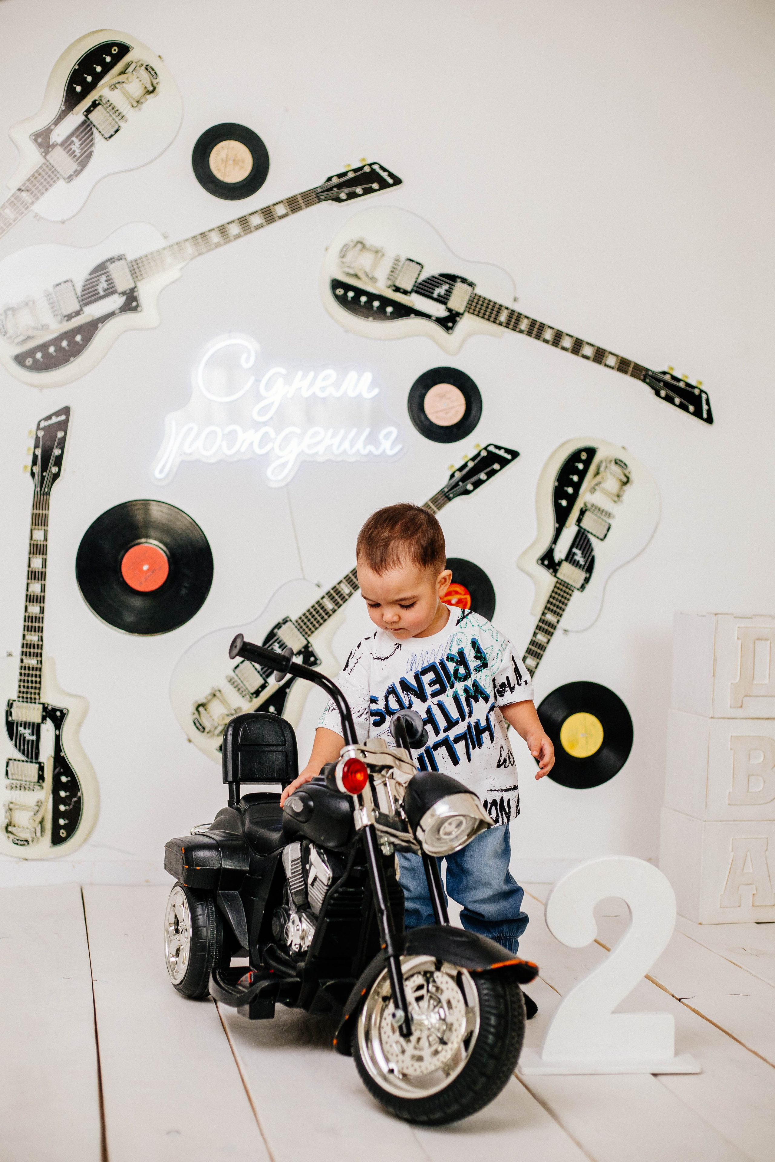 Лев с семьей. Рыжова Тамара