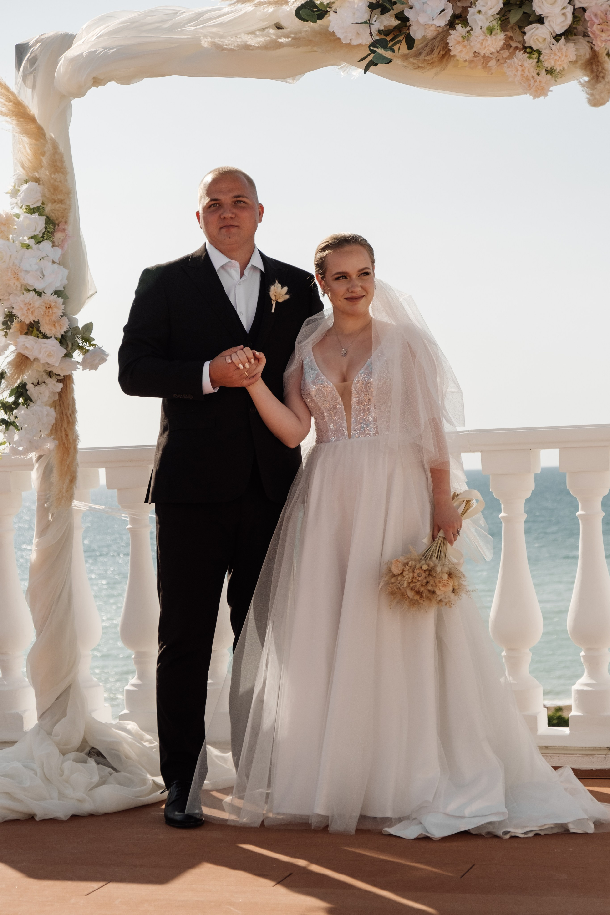 Свадебный ретопртаж. Профессиональная фотосъемка в Крыму. Натуральные эмоции и живые кадры. Забронируйте дату прямо сейчас!