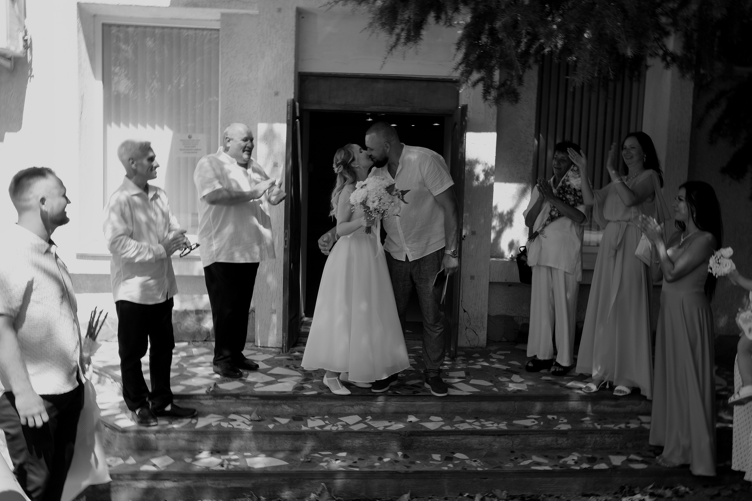 Свадебная фотосессия в Новом Херсонесе и Золотой балке. Профессиональная фотосъемка в Крыму. Натуральные эмоции и живые кадры. Забронируйте дату прямо сейчас!