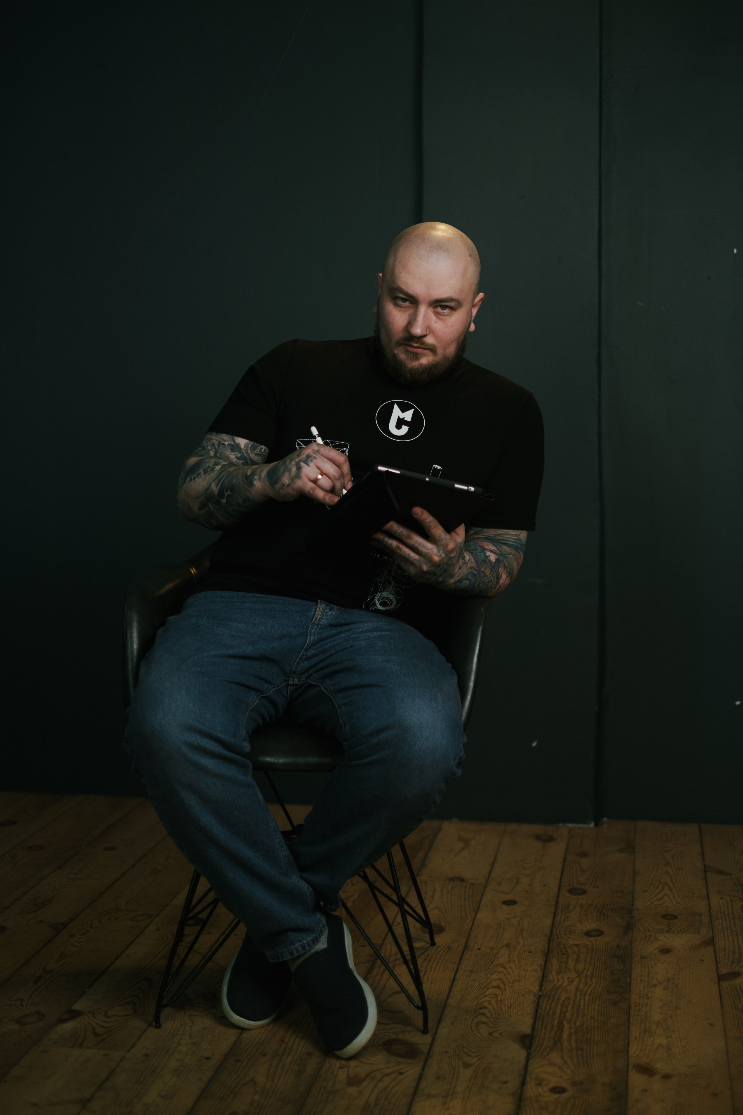 Рекламная съемка: тату-мастер | Заказать рекламную съемку Новосибирск. Ксения Ильиных — Фотограф в Новосибирске