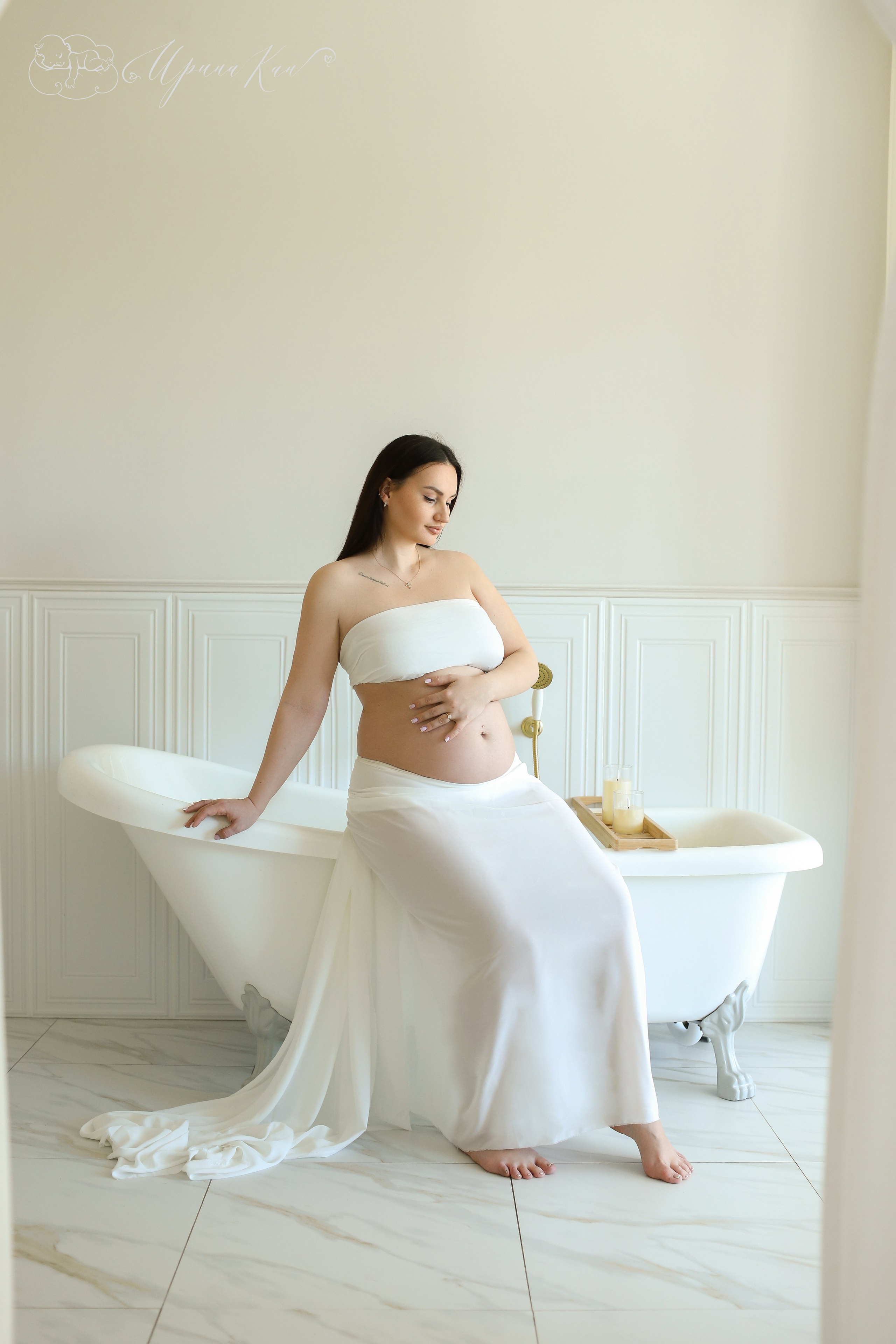 Фотосессия беременных ванна с цветами. Ирина Кан Фотограф новорожденных в Екатеринбурге