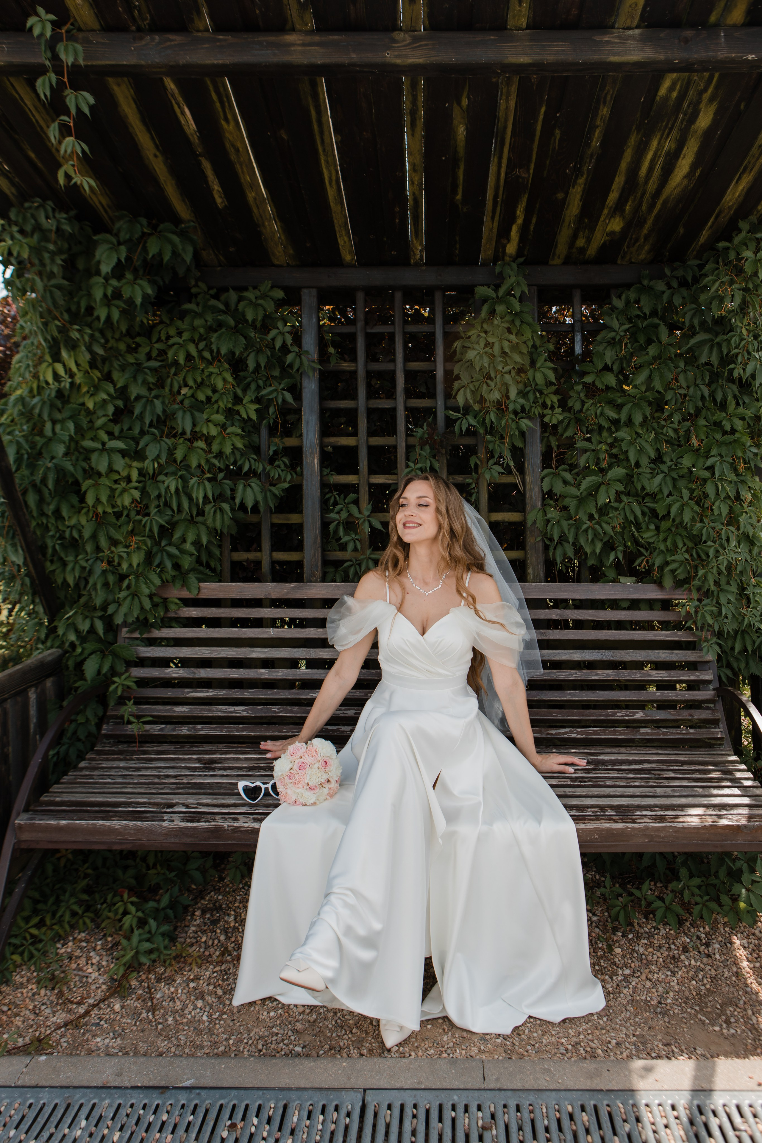 Андрей и Татьяна. Видеосъемка и фотосъемка свадеб. Фотограф и оператор на свадьбу. Видеосъемка подкастов, собственная видео-фотостудии. Предметная фотосъемка