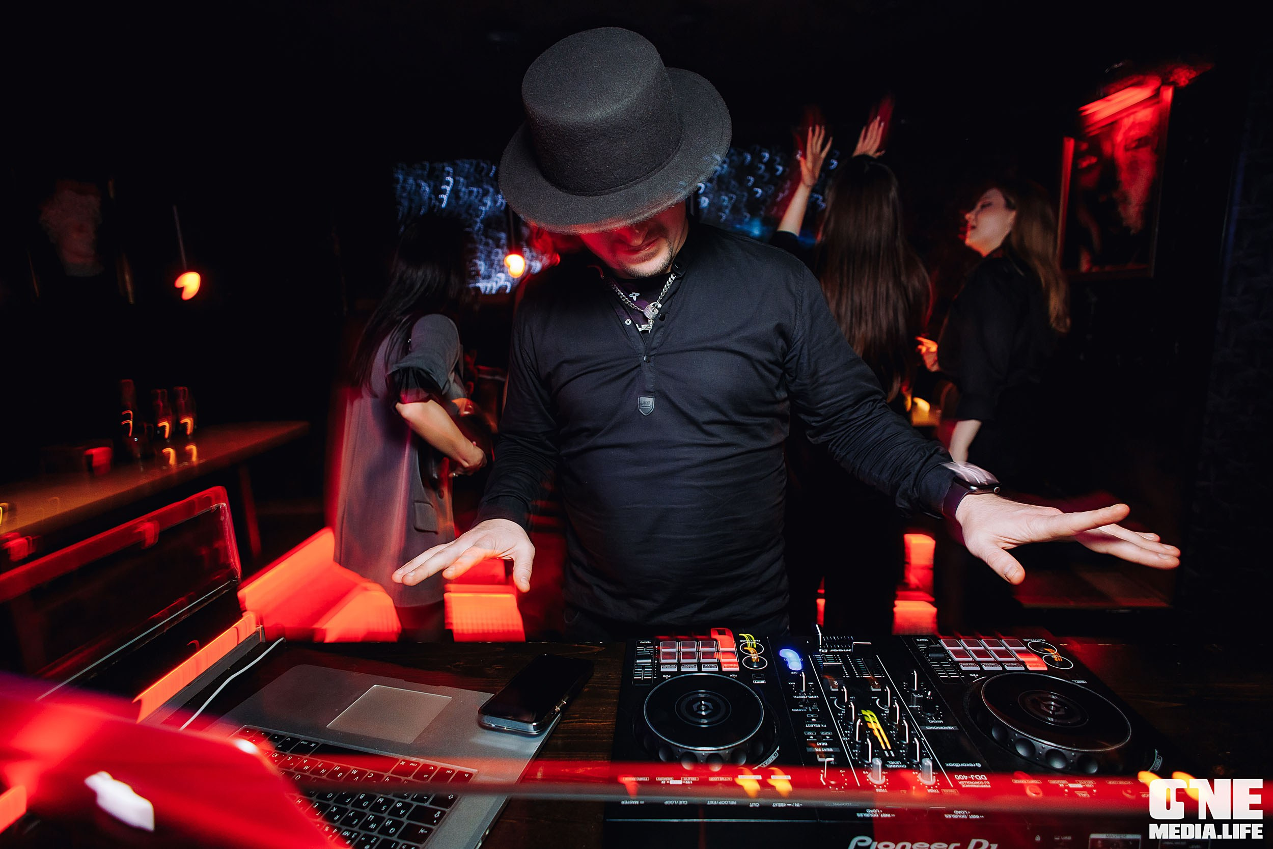 Фоторепортаж из бара Secret. One Media Life: фоторепортажи, фотоотчеты с мероприятий и заведений