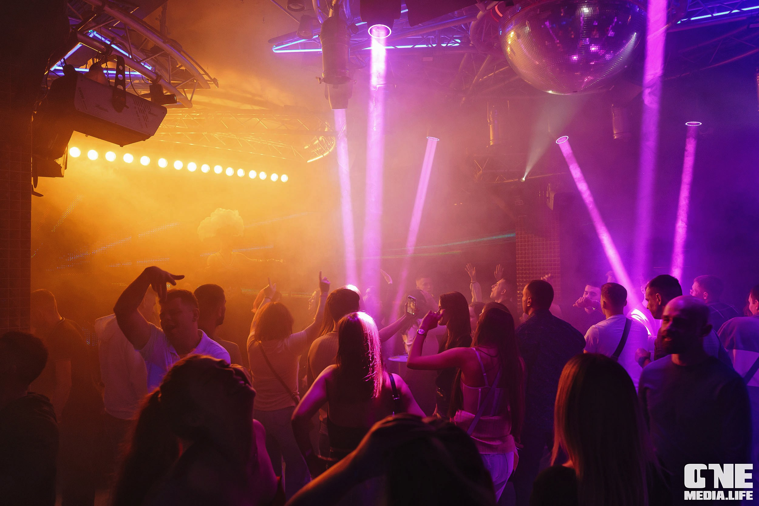 Фоторепортаж из Планеты. One Media Life: фоторепортажи, фотоотчеты с мероприятий и заведений