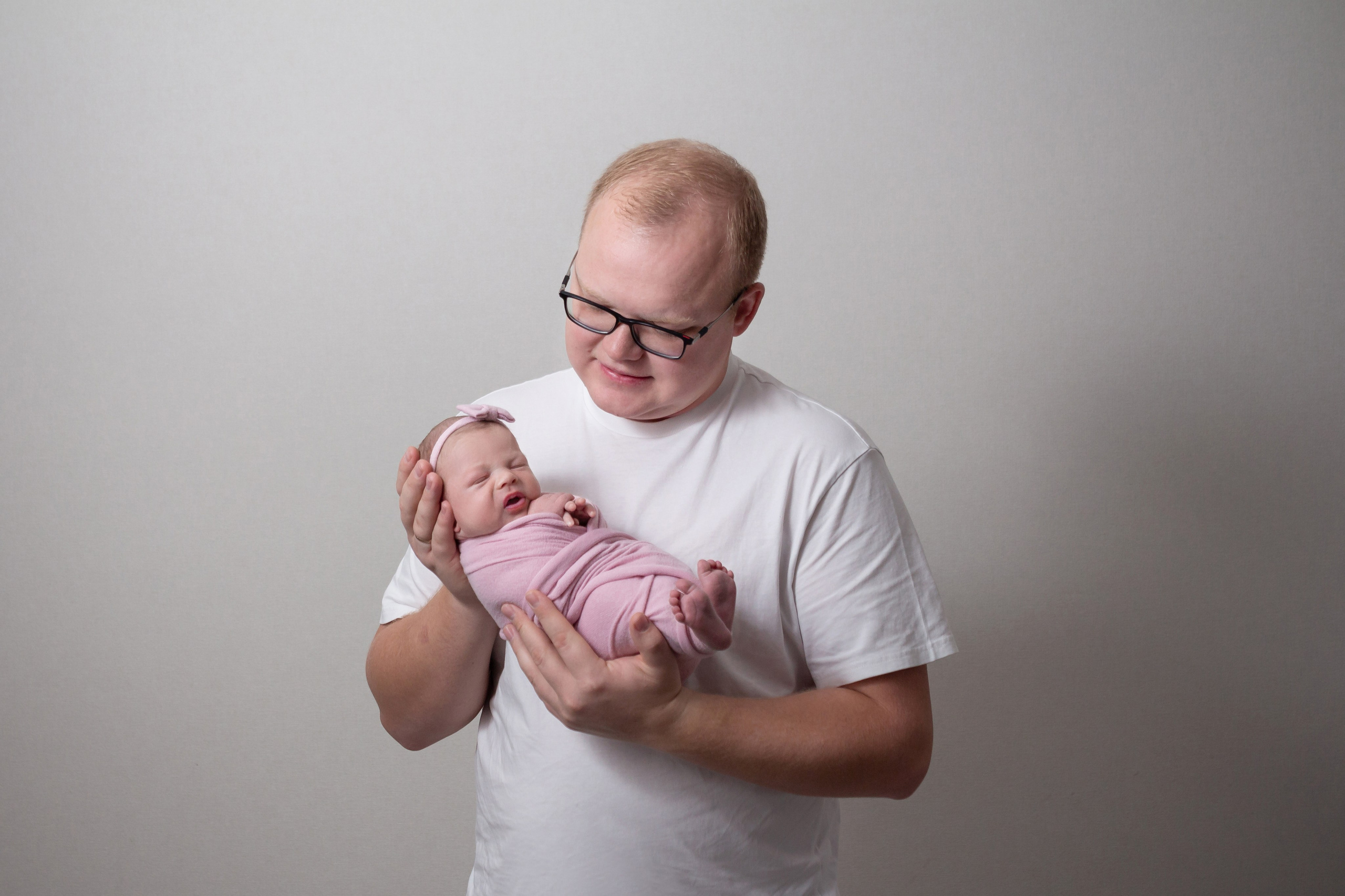 Кадры малыша с родителями. Фотограф новорождённых Анапа Елена Кушнарь