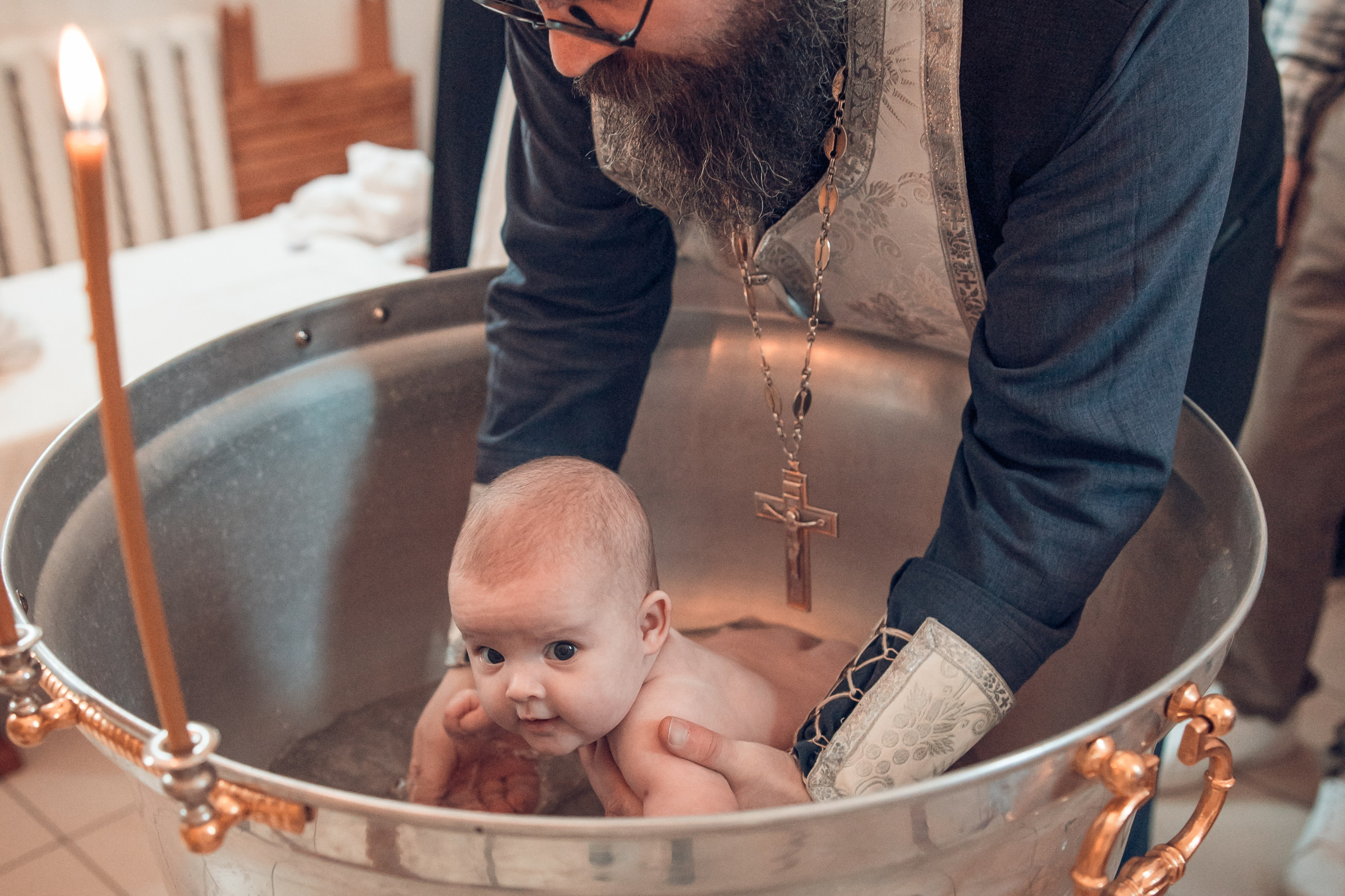 Таинство Крещения Виктории. Церковь Казанской иконы Божией Матери в Вышетравино. Семейный фотограф в Рязани и Рязанской области