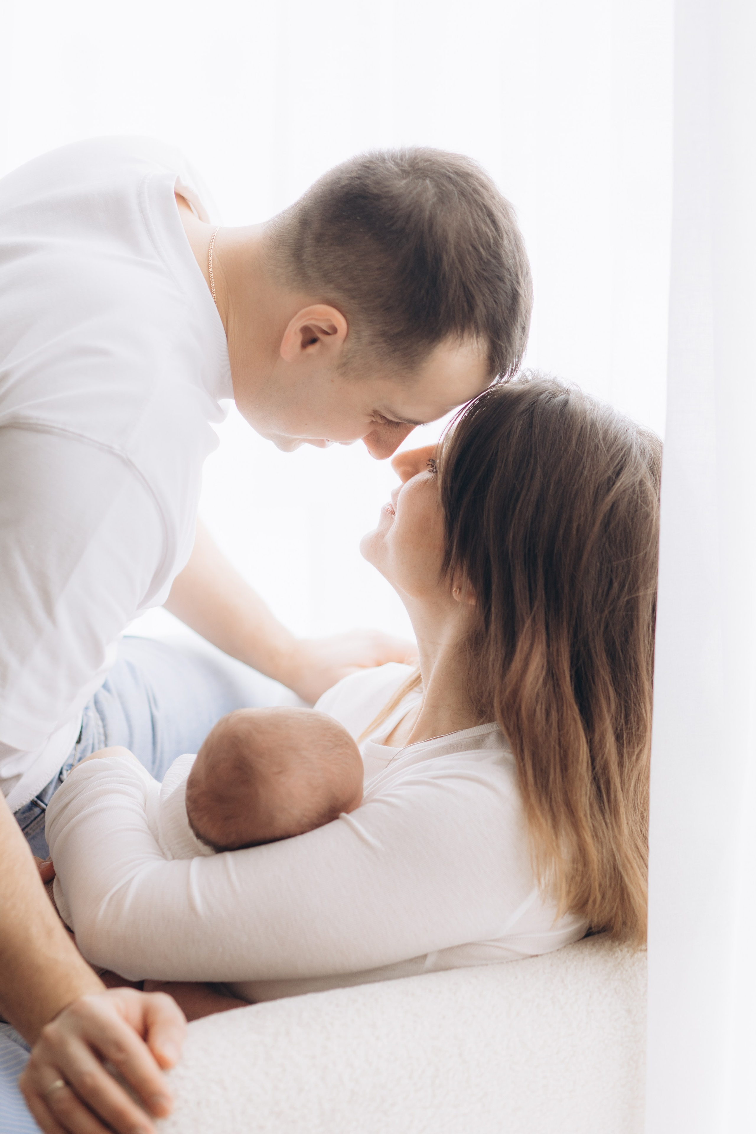 Семейная фотосессия с малышами. Фотостудия для новорожденных и малышей в Твери — На ручки