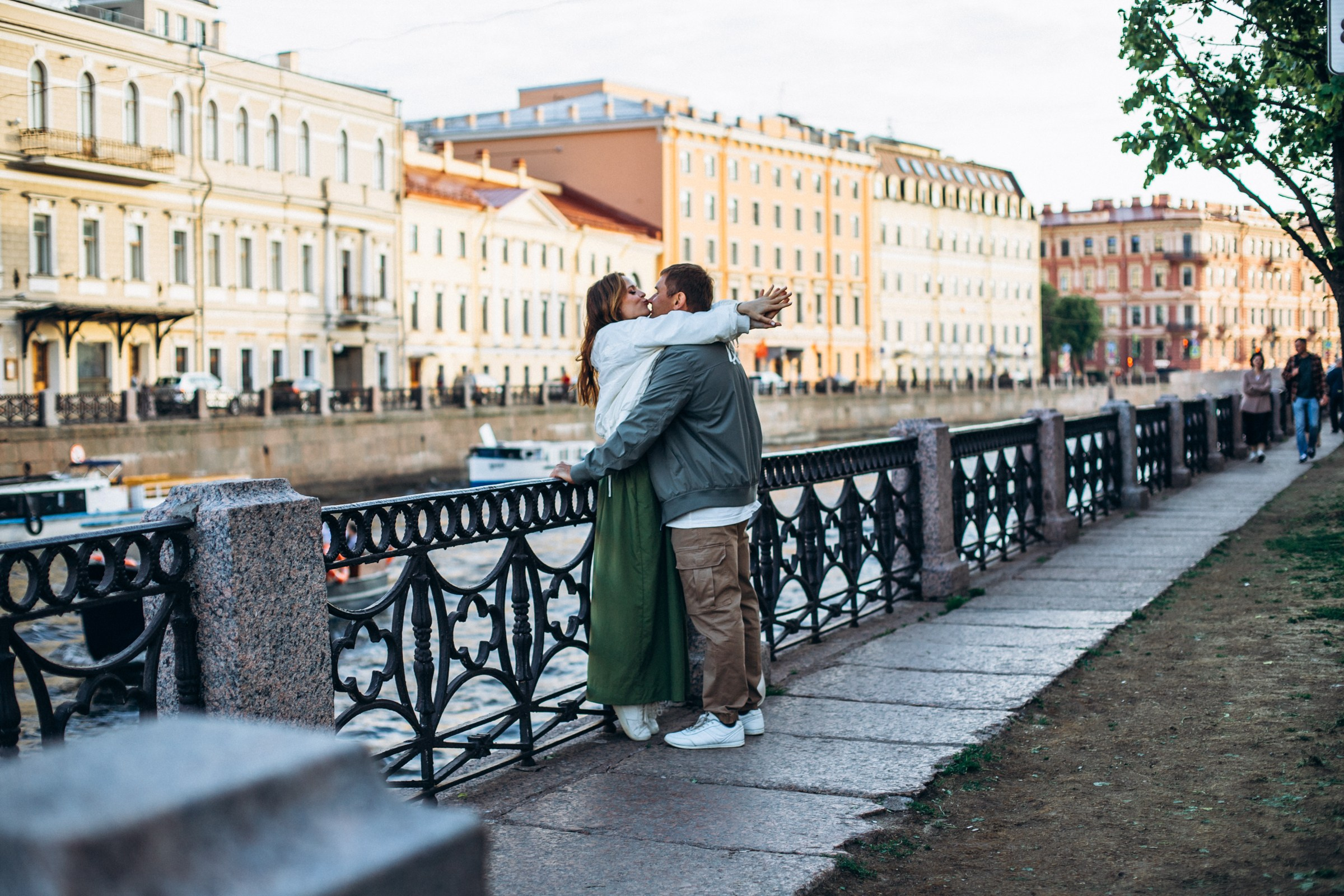 Сергей и Наталья в июне. Фотопрогулка в Петербурге. Индивидуальный и семейный фотограф в Санкт-Петербурге