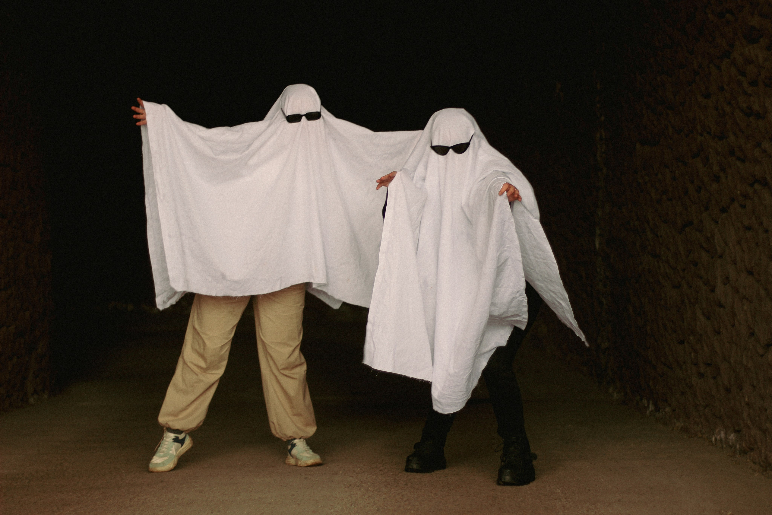 Милые привидения Алёна и Альбина. Фотограф Красноярск