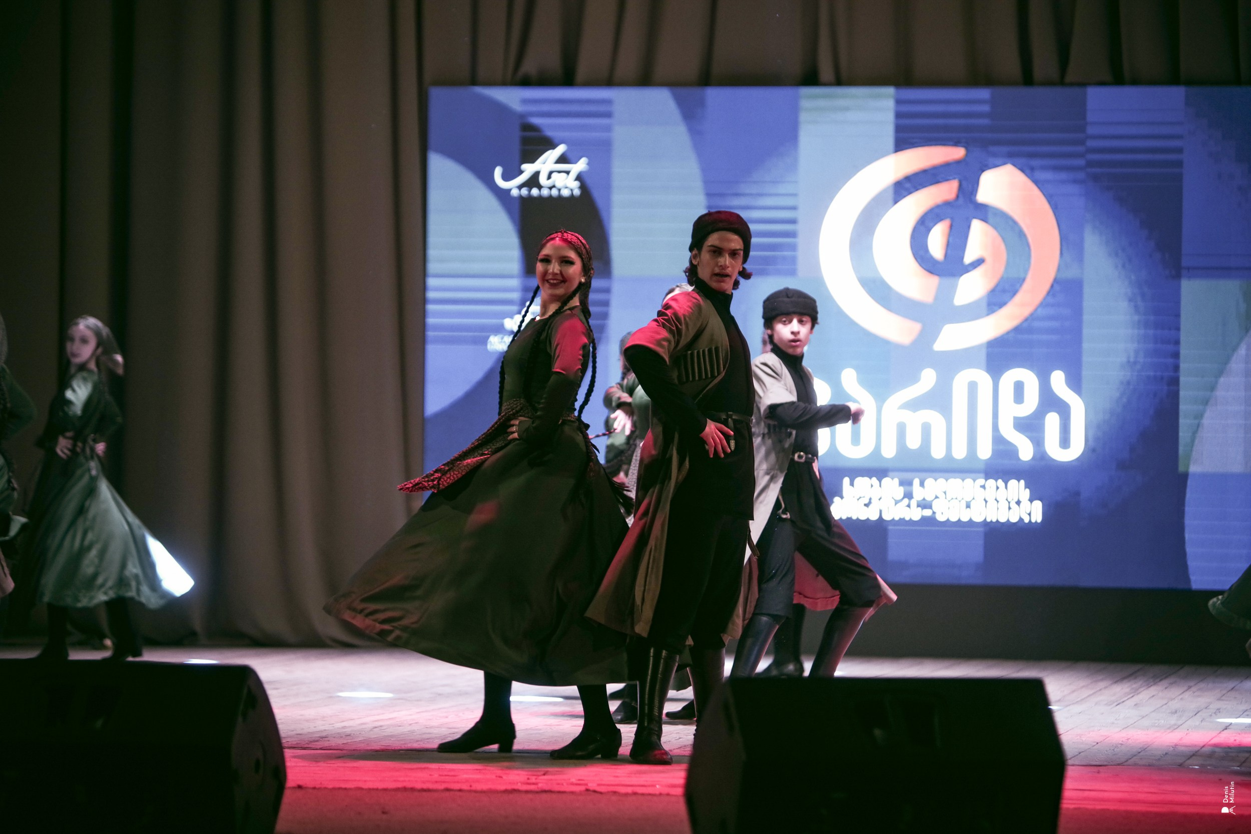 Танцы в Хоби. Портретный фотограф Денис Милютин